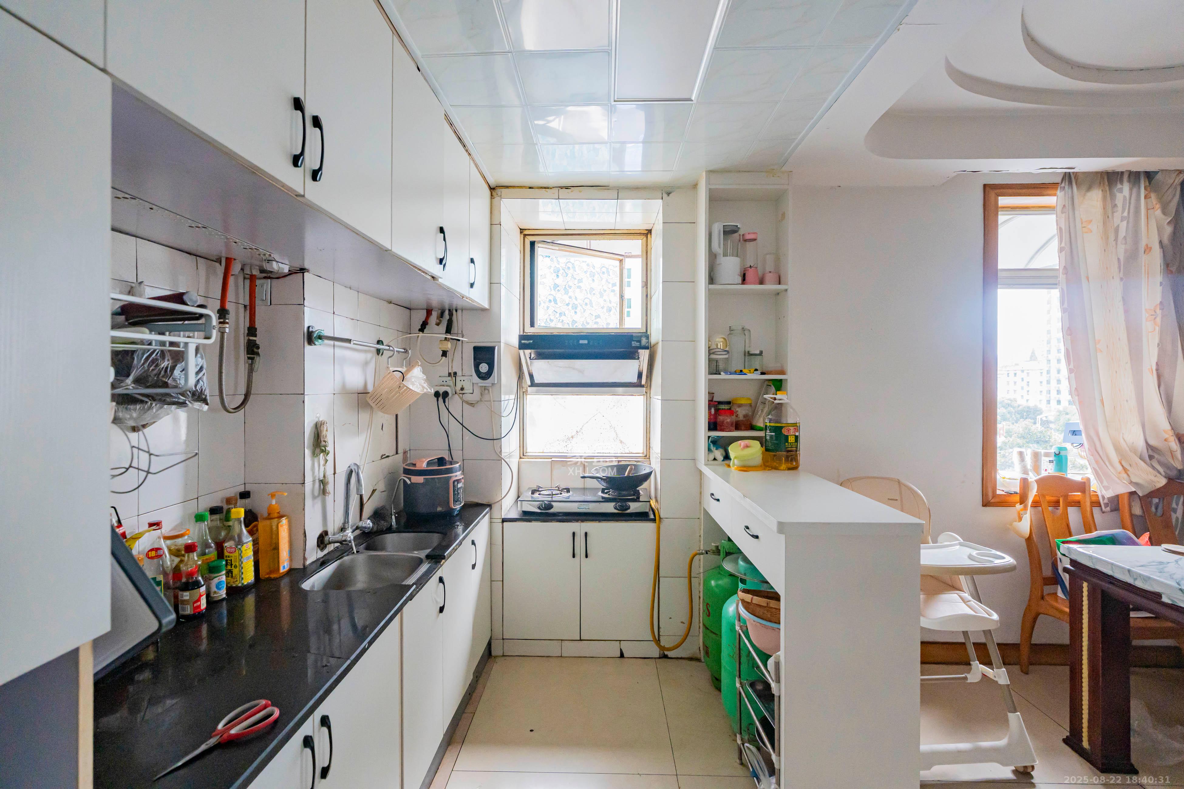 学宫街散盘  4室2厅2卫    110.0万 学宫街散盘  4室2厅2卫    110.0万厨房