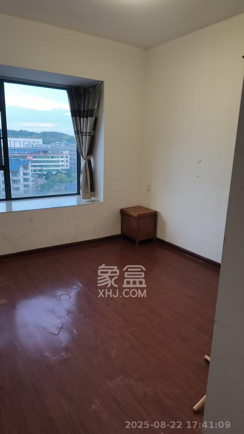 中南国际眼镜城(中伟商业中心)  3室2厅1卫    1800.0元/月 中南国际眼镜城(中伟商业中心)  3室2厅1卫    1800.0元/月室内图