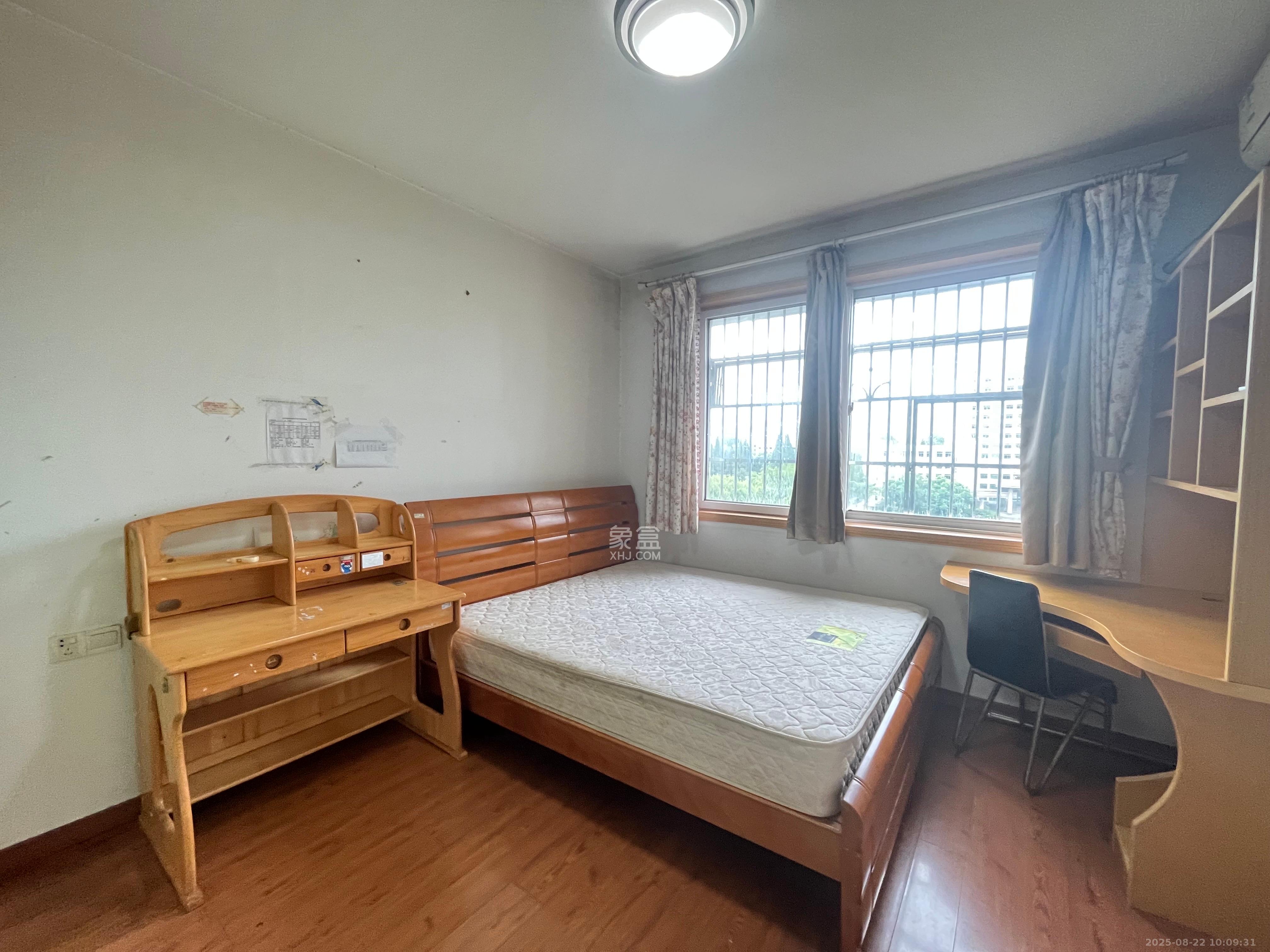 华银南苑 2室2厅1卫 1800.0元/月 华银南苑 2室2厅1卫 1800.0元/月室内图