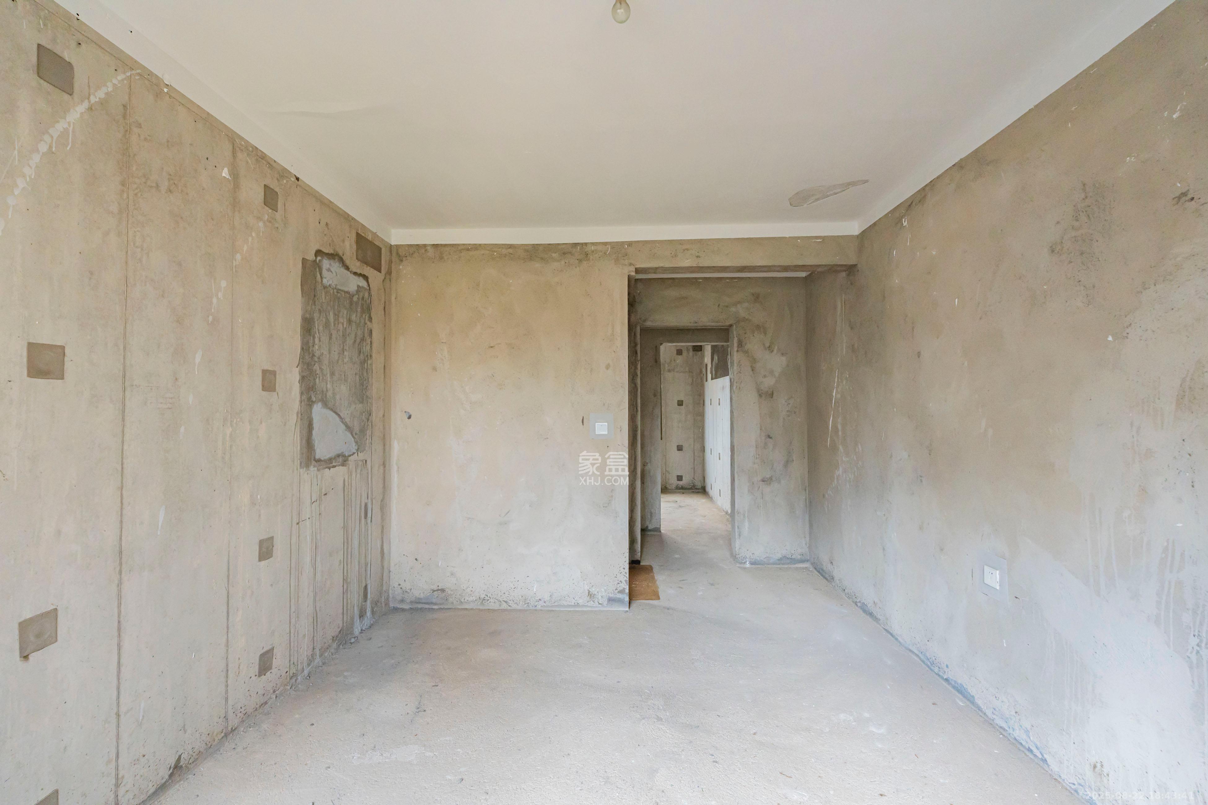 五矿沁园金城（春和景园）  4室2厅2卫    110.0万卧室