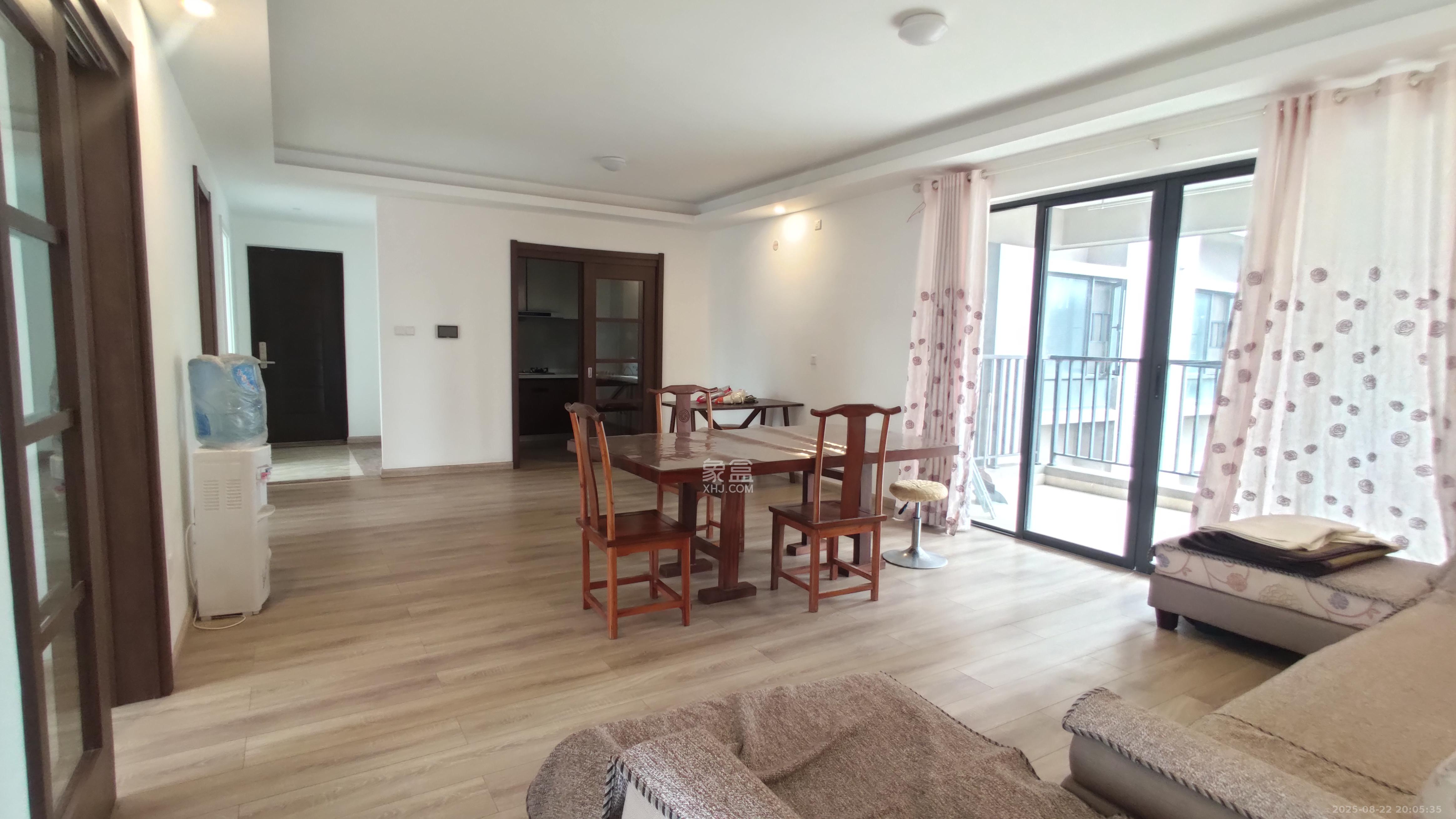 汇金城/嘉华城(二期、三期) 4室2厅2卫 2700.0元/月 汇金城/嘉华城(二期、三期) 4室2厅2卫 2700.0元/月室内图