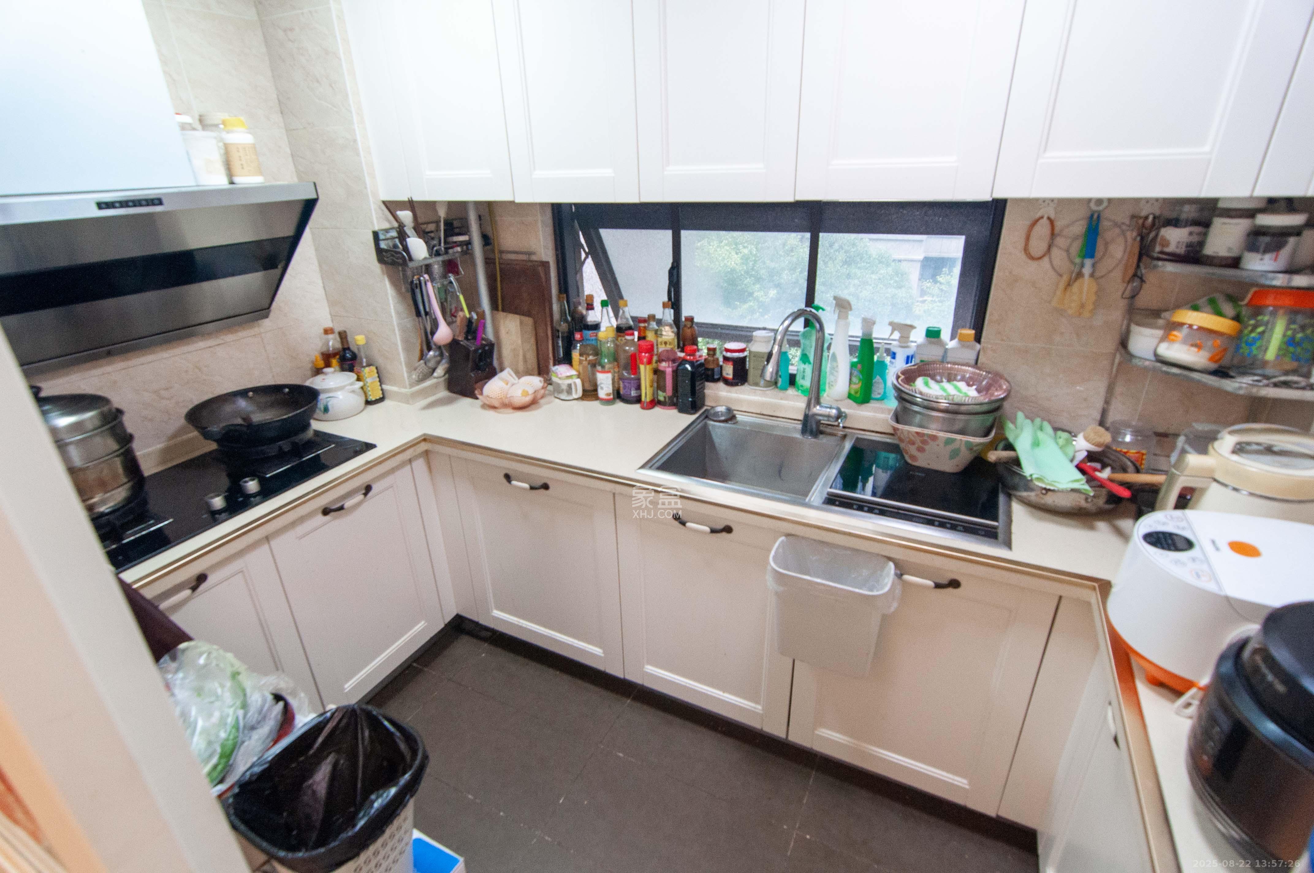 万科里梅溪郡  5室2厅2卫    328.0万 万科里梅溪郡  5室2厅2卫    328.0万厨房