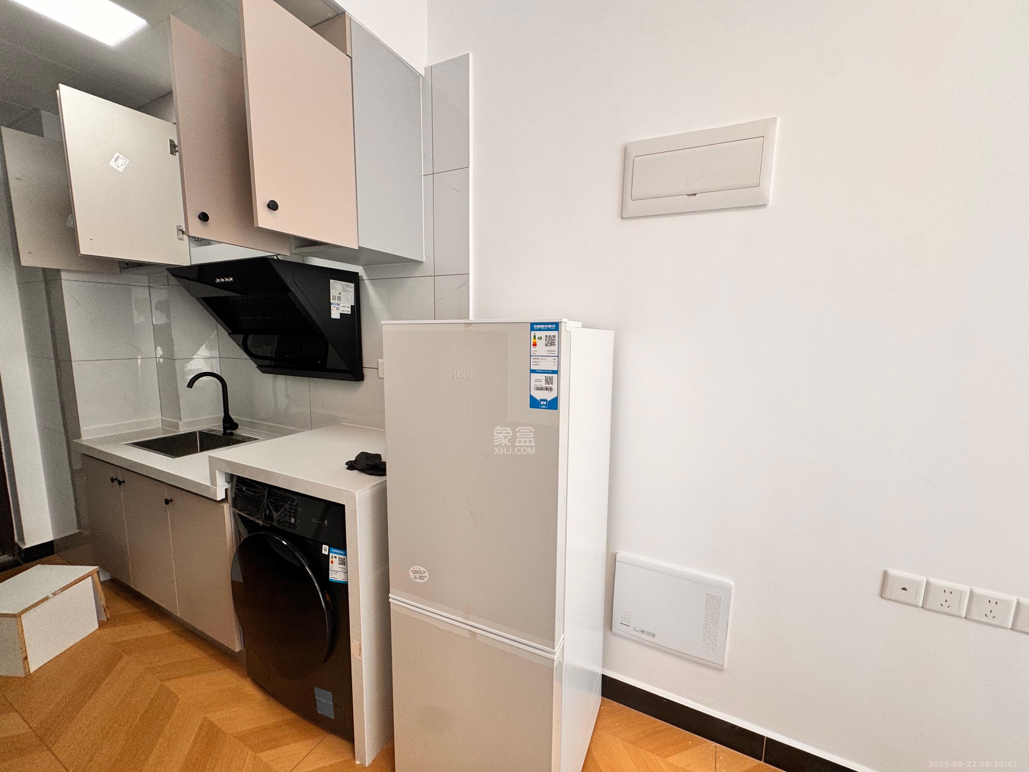 信诚湘江揽月（至善美景大厦）  1室0厅0卫    1300.0元/月室内图