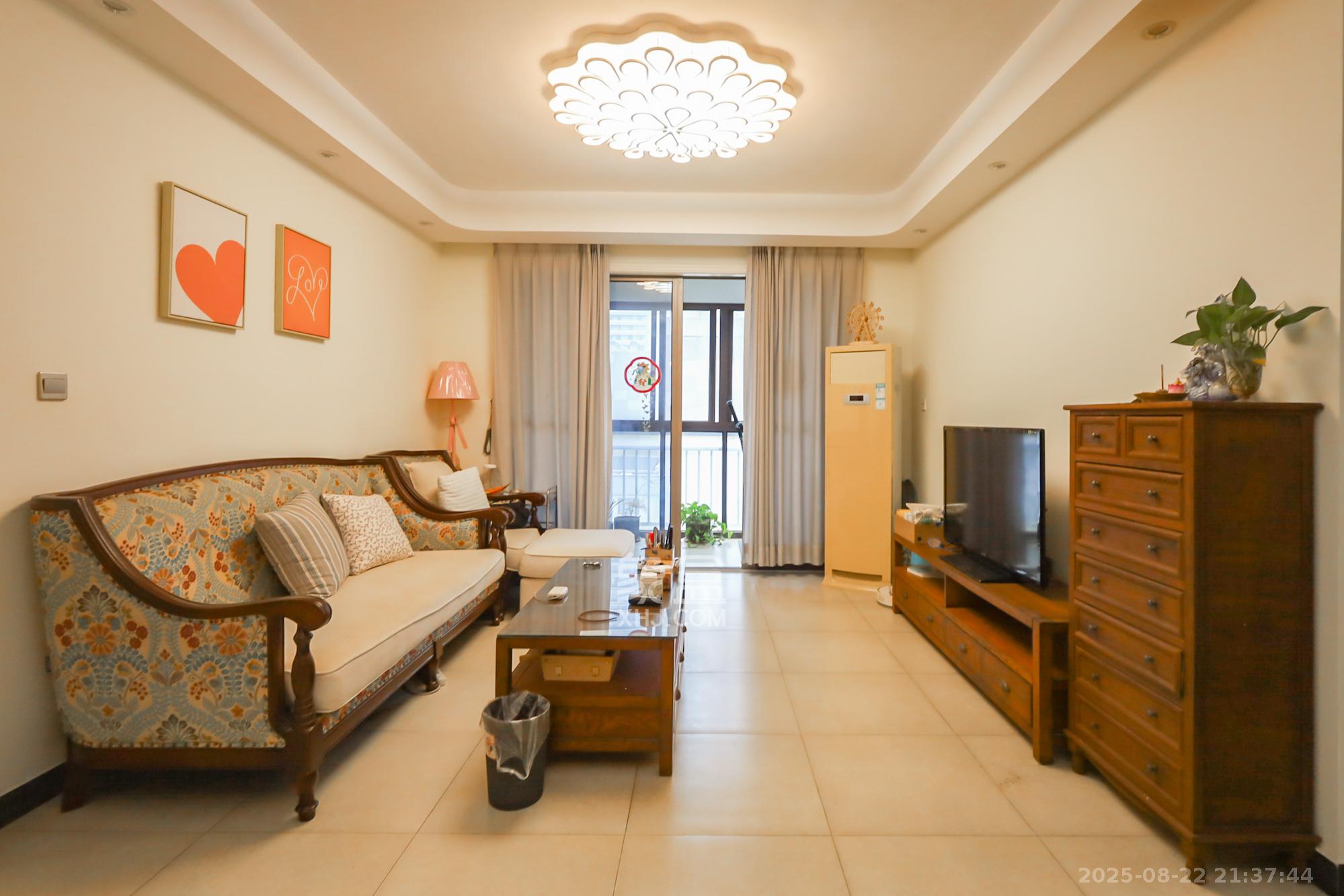 世茂铂翠湾一期  3室2厅1卫    130.0万 世茂铂翠湾一期  3室2厅1卫    130.0万