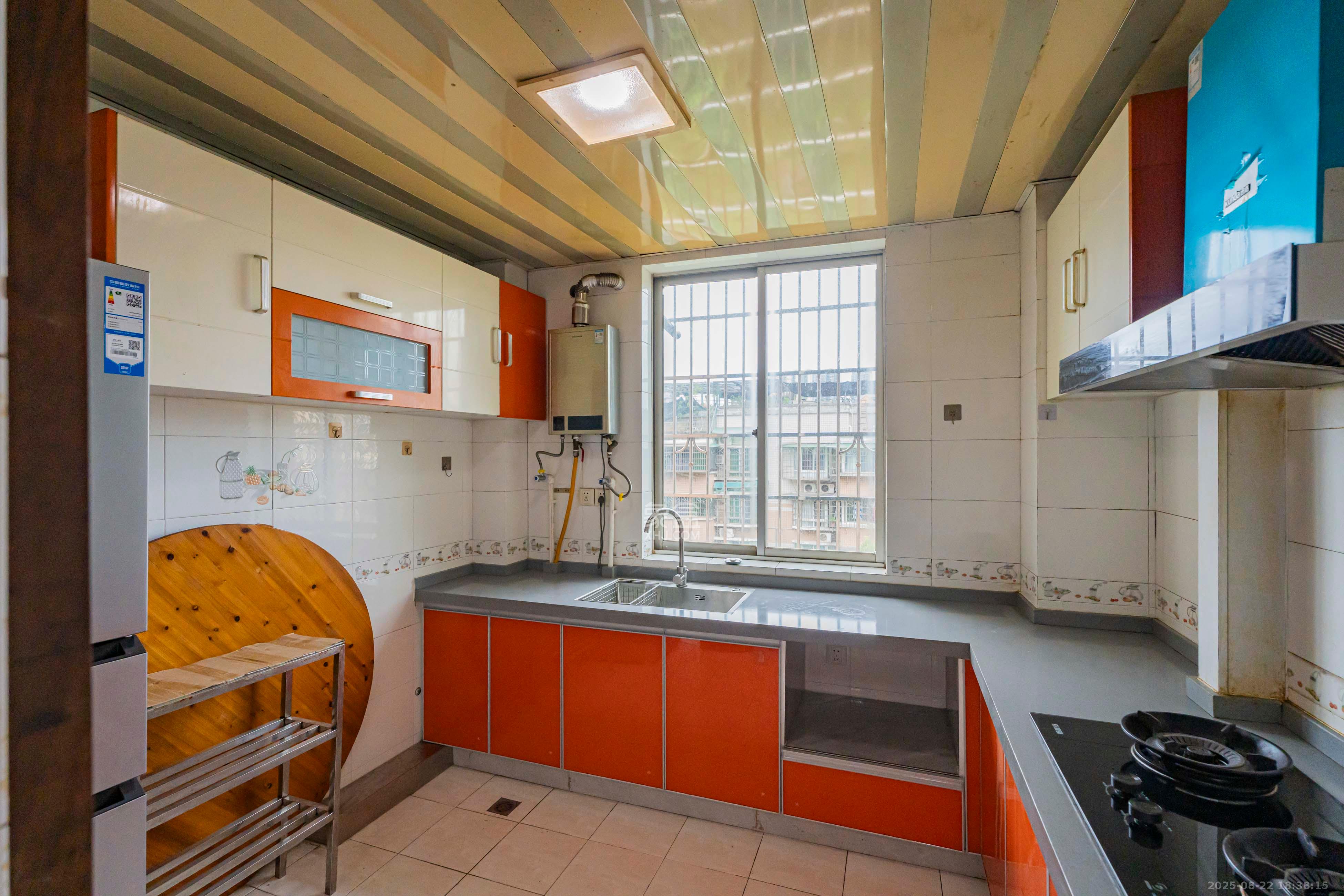 富湘园  3室2厅1卫    125.0万 富湘园  3室2厅1卫    125.0万厨房