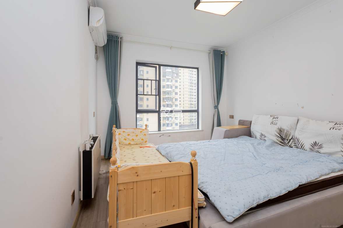 中国铁建国际城二期 4室2厅2卫 86.8万 中国铁建国际城二期 4室2厅2卫 86.8万卧室