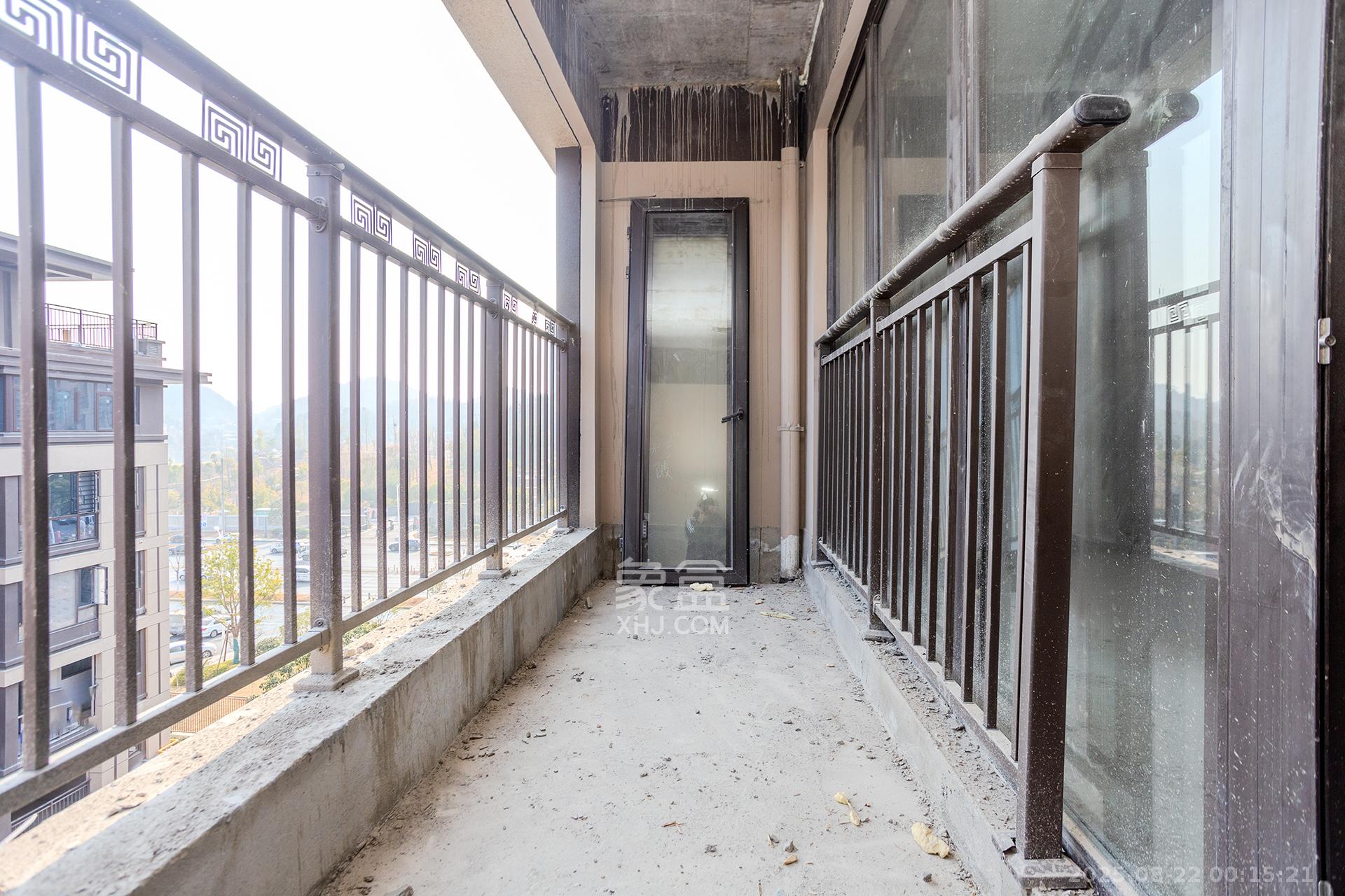 时代建发和著  6室2厅2卫    388.0万阳台