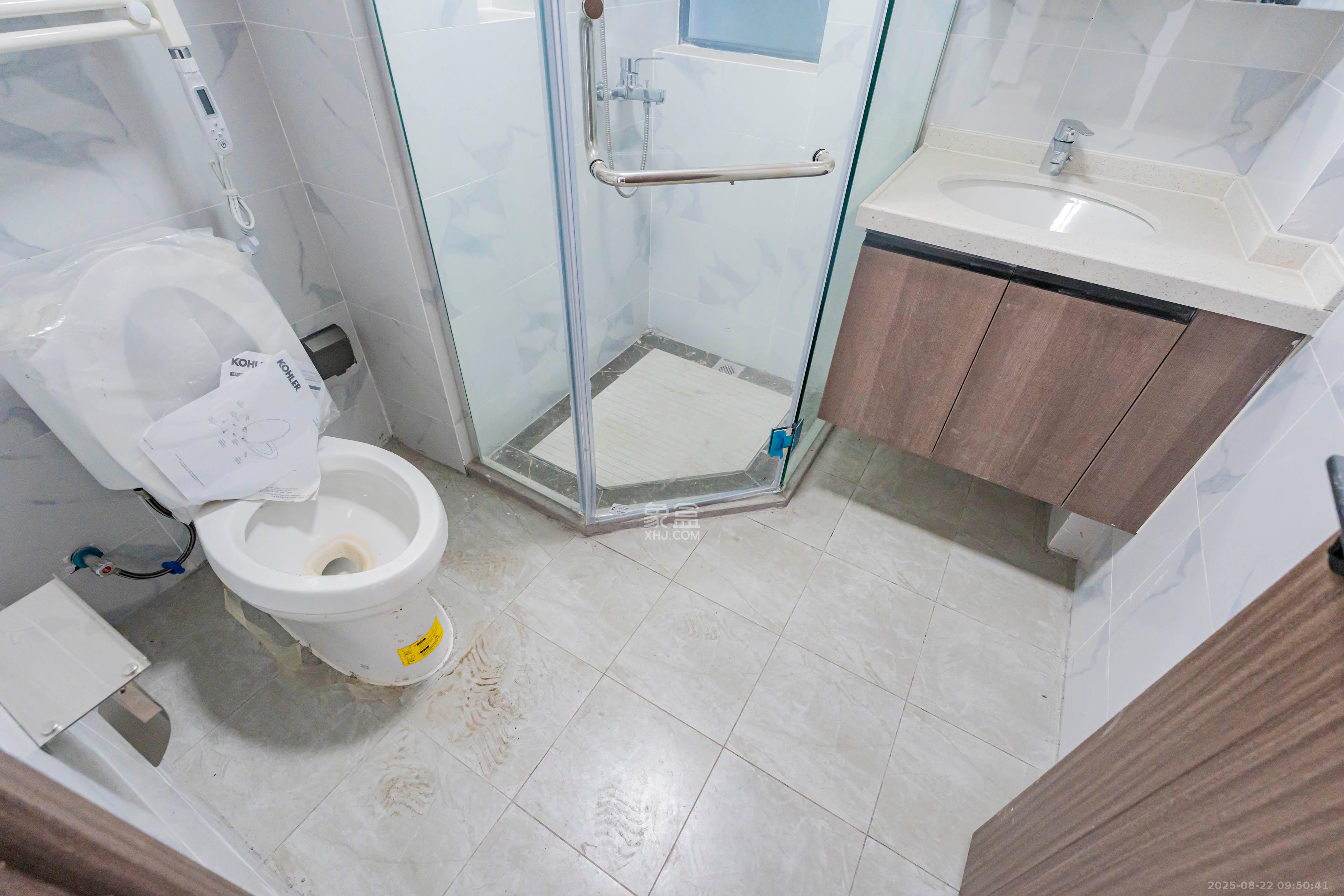 绿地V岛  3室2厅2卫    3800.0元/月室内图