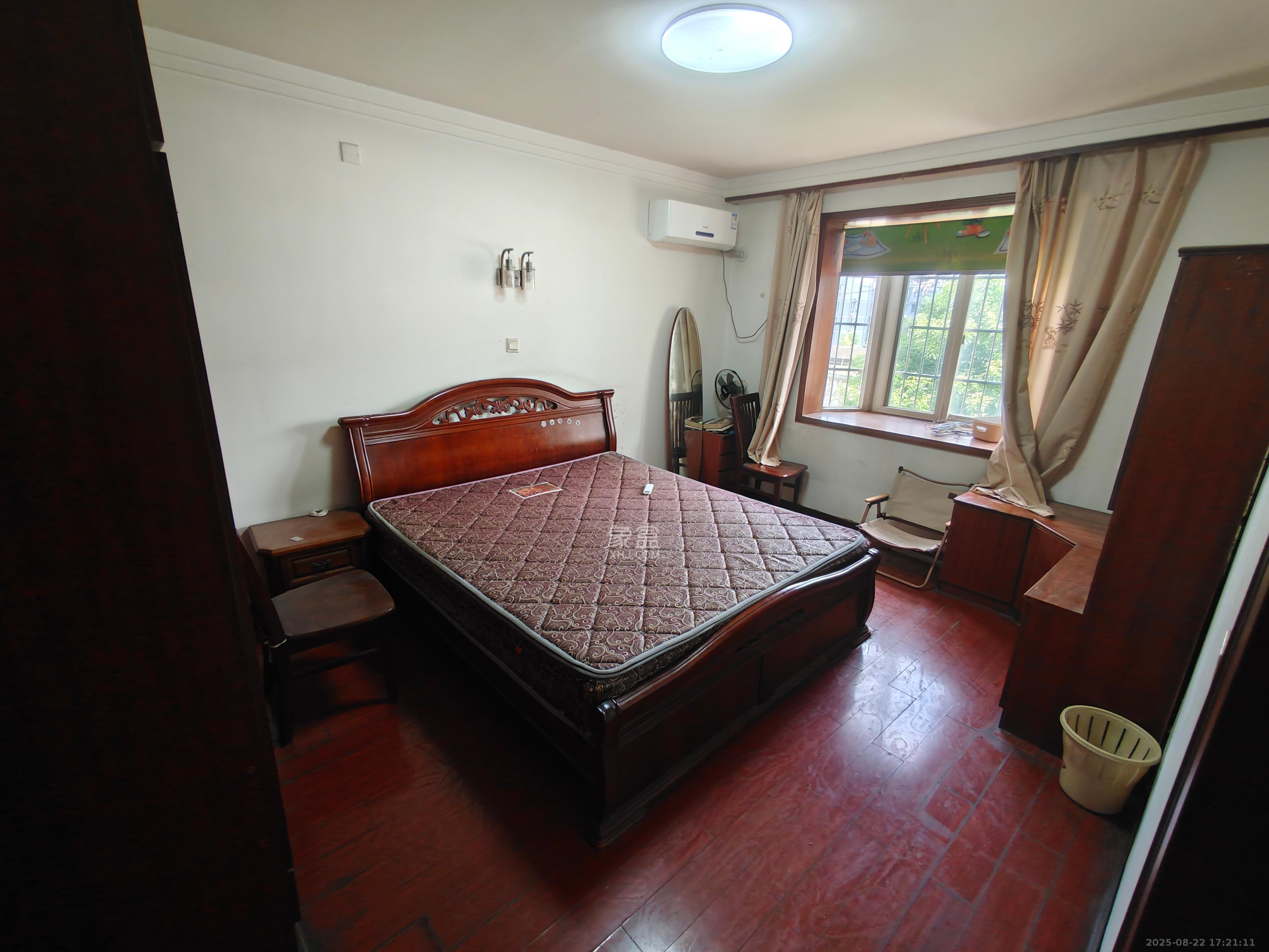 德政园  1室2厅2卫    2400.0元/月室内图