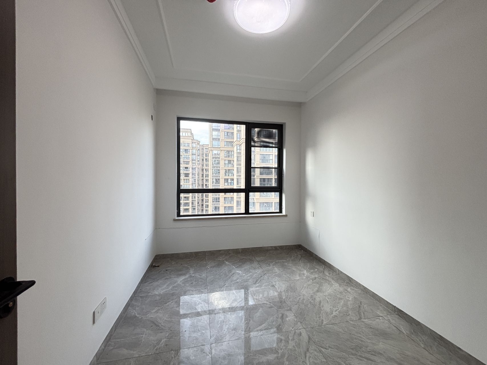 华府蓝湾 4室2厅2卫 230.0万 华府蓝湾 4室2厅2卫 230.0万室内图