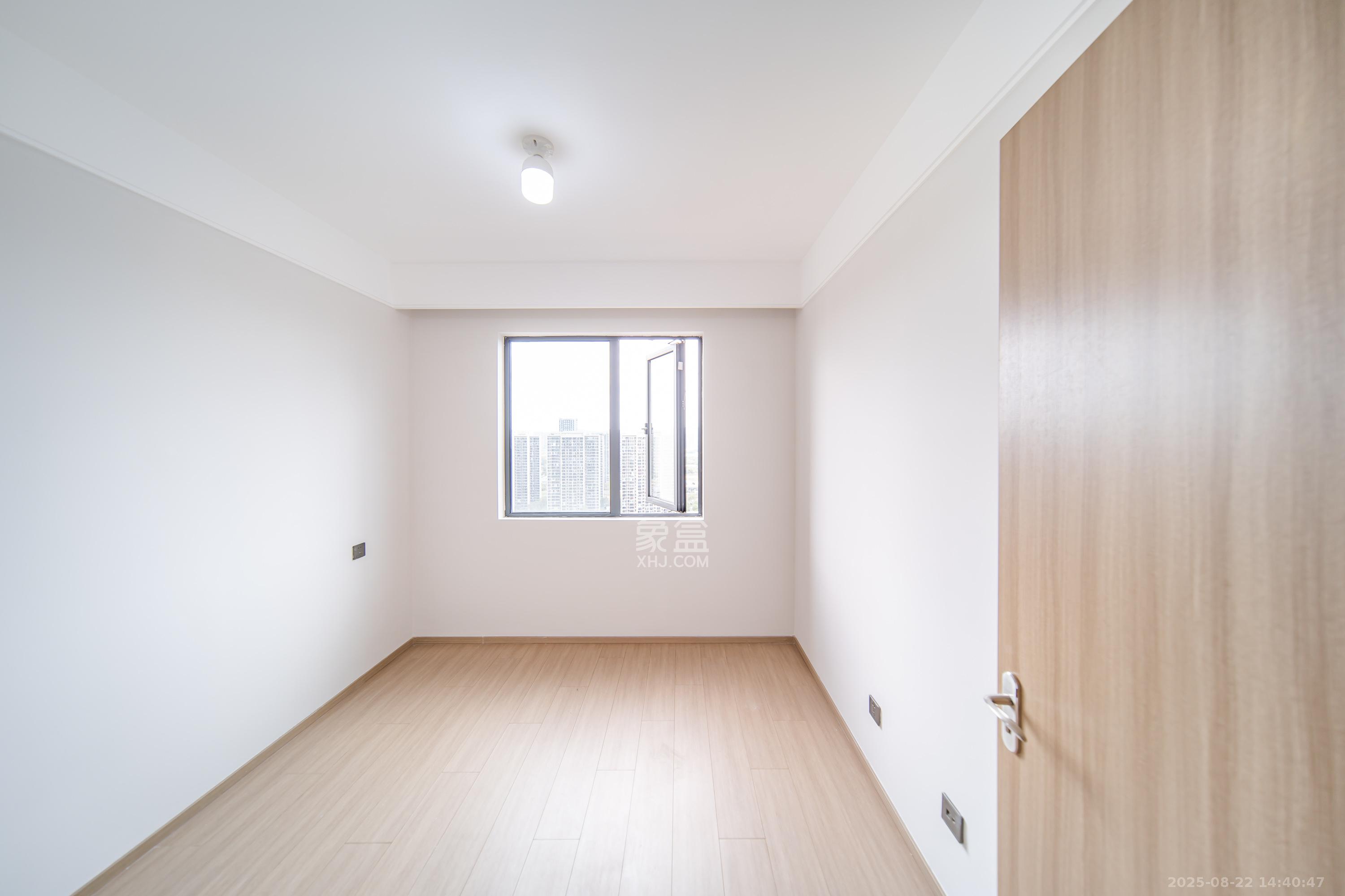 华润凯旋门二期  5室2厅2卫    250.0万卧室