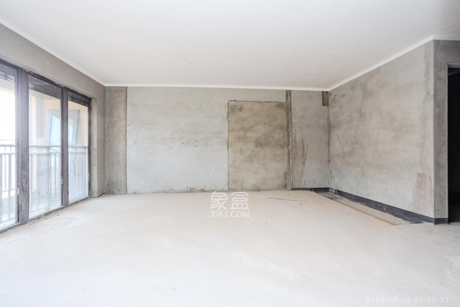 时代建发和著  6室2厅2卫    388.0万客厅