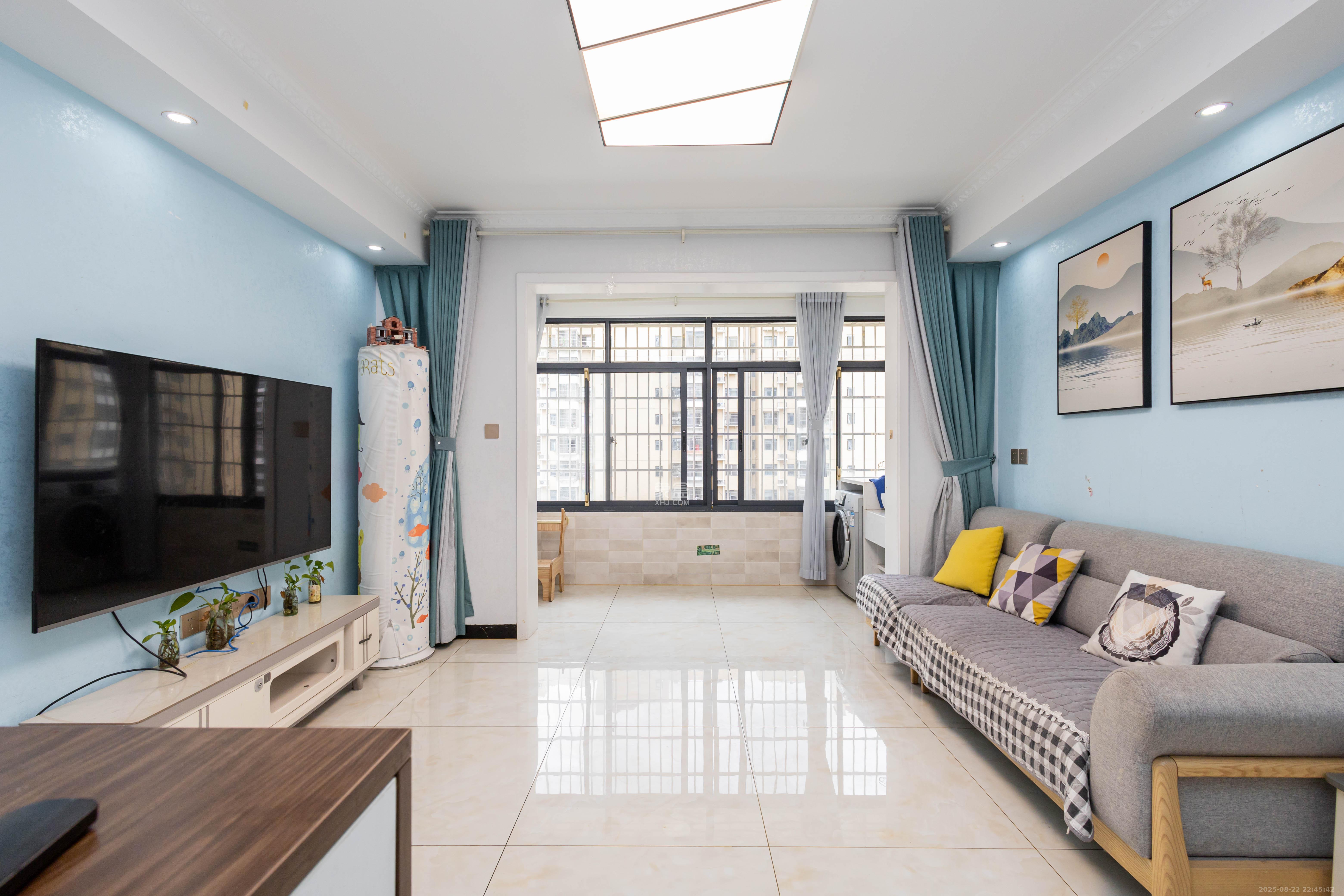 中国铁建国际城二期  4室2厅2卫    86.8万客厅