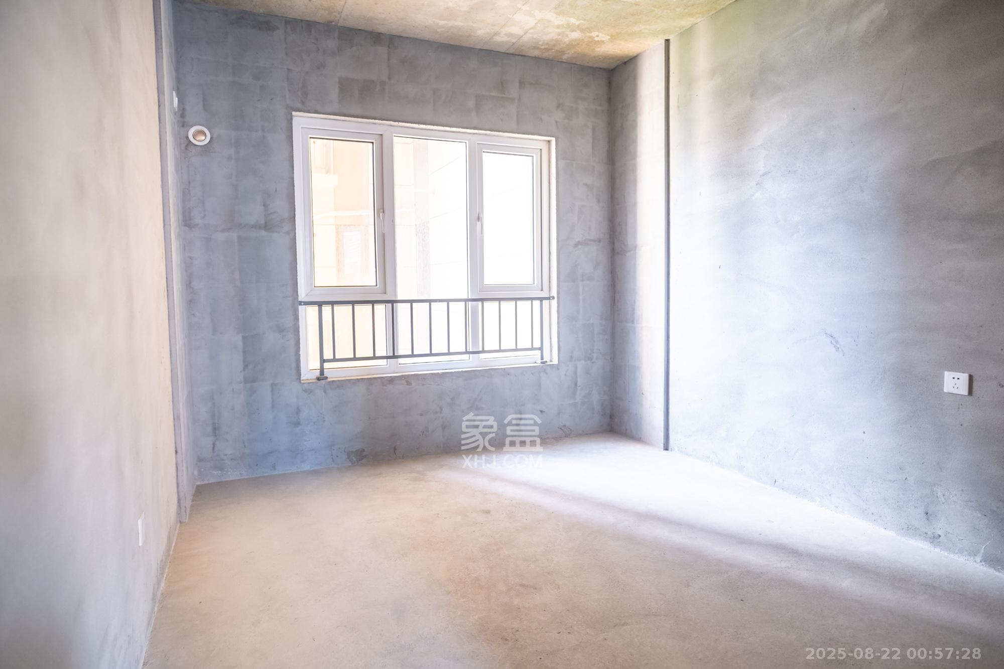 荣盛花语城  4室2厅2卫    79.0万 荣盛花语城  4室2厅2卫    79.0万卧室