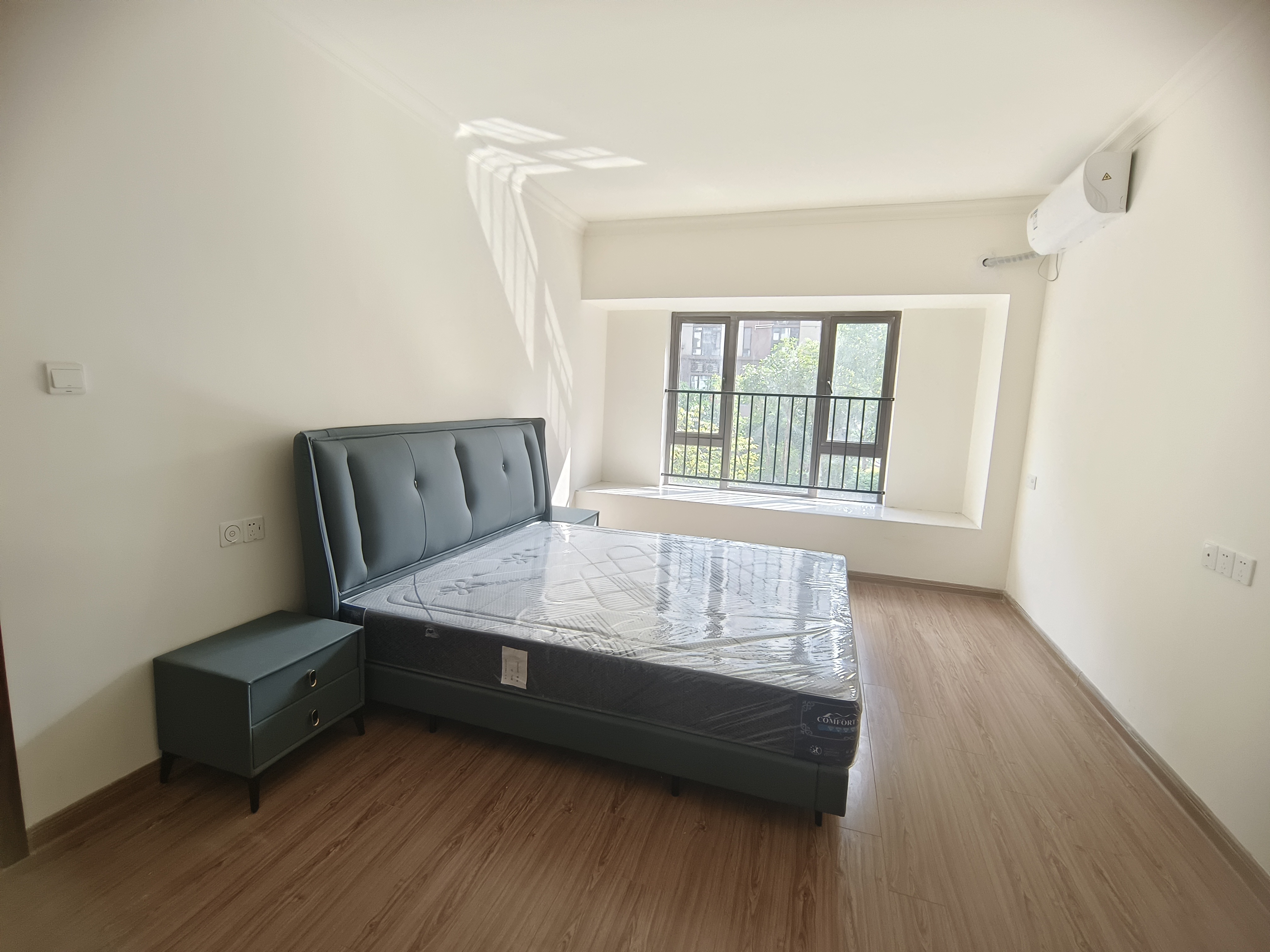 华耀碧桂园十里江湾誉峯 4室2厅2卫 3000.0元/月 华耀碧桂园十里江湾誉峯 4室2厅2卫 3000.0元/月室内图