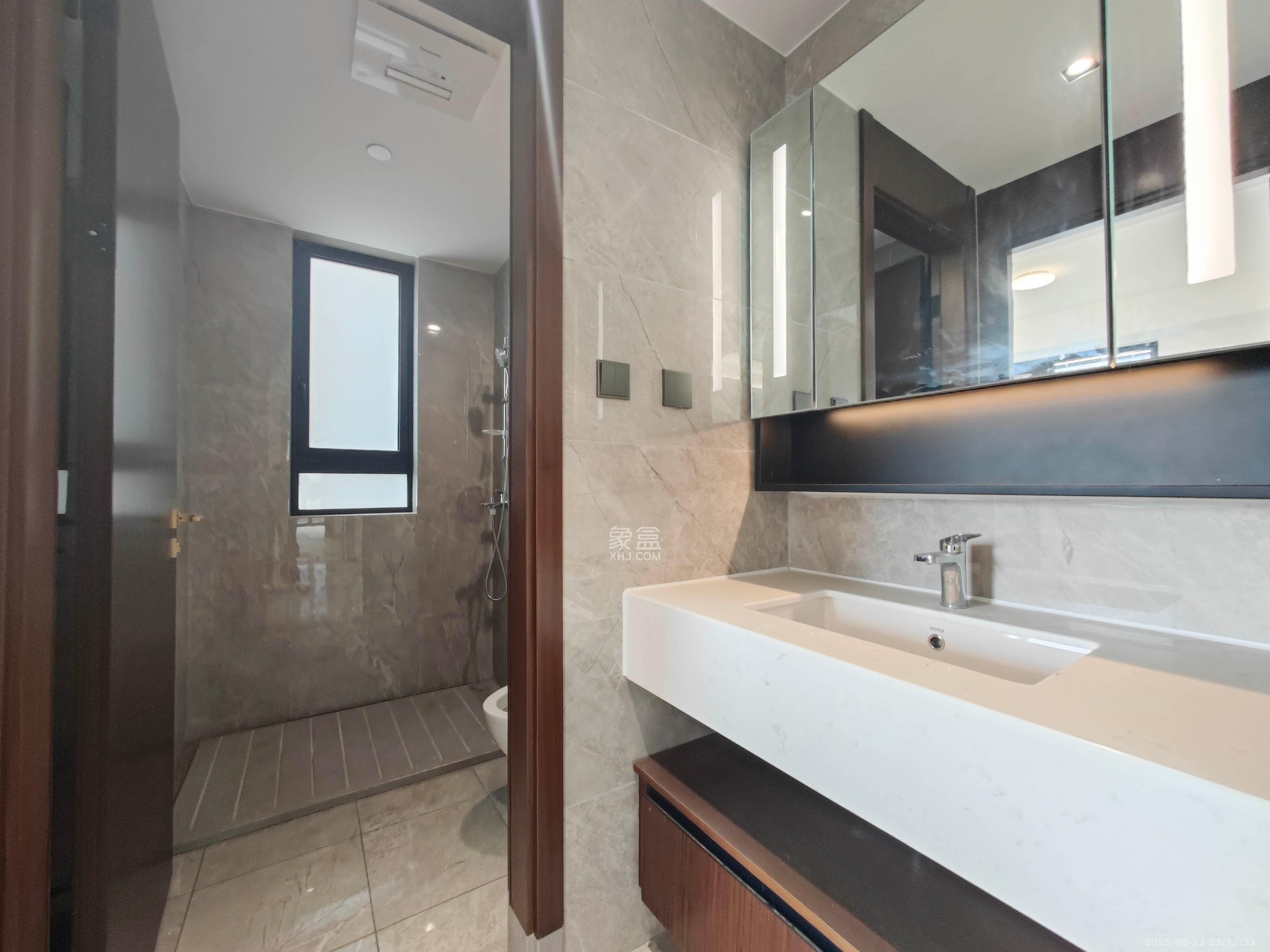 万科魅力之城 4室2厅2卫 165.0万 万科魅力之城 4室2厅2卫 165.0万卫生间