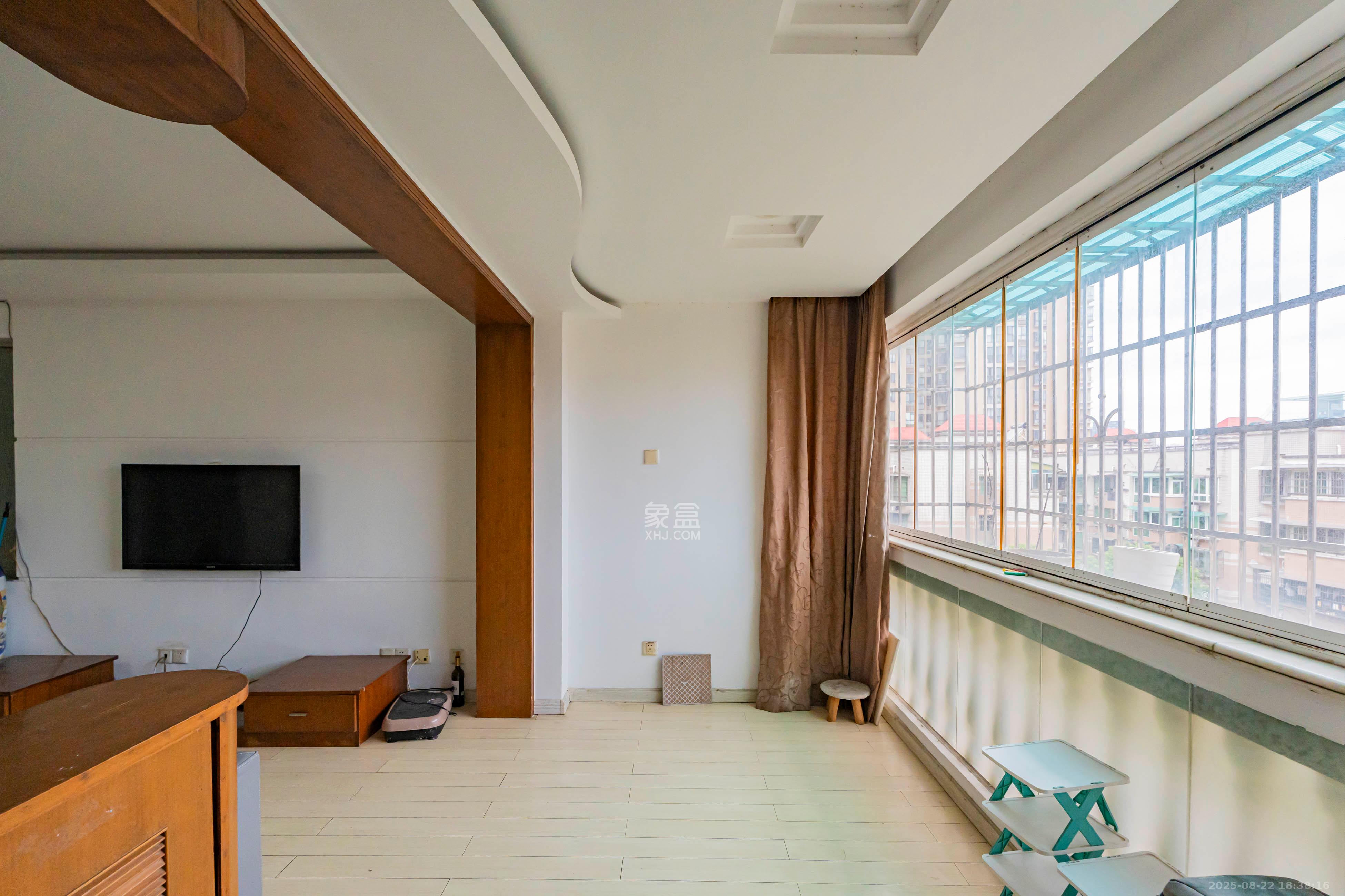 富湘园  3室2厅1卫    125.0万 富湘园  3室2厅1卫    125.0万阳台