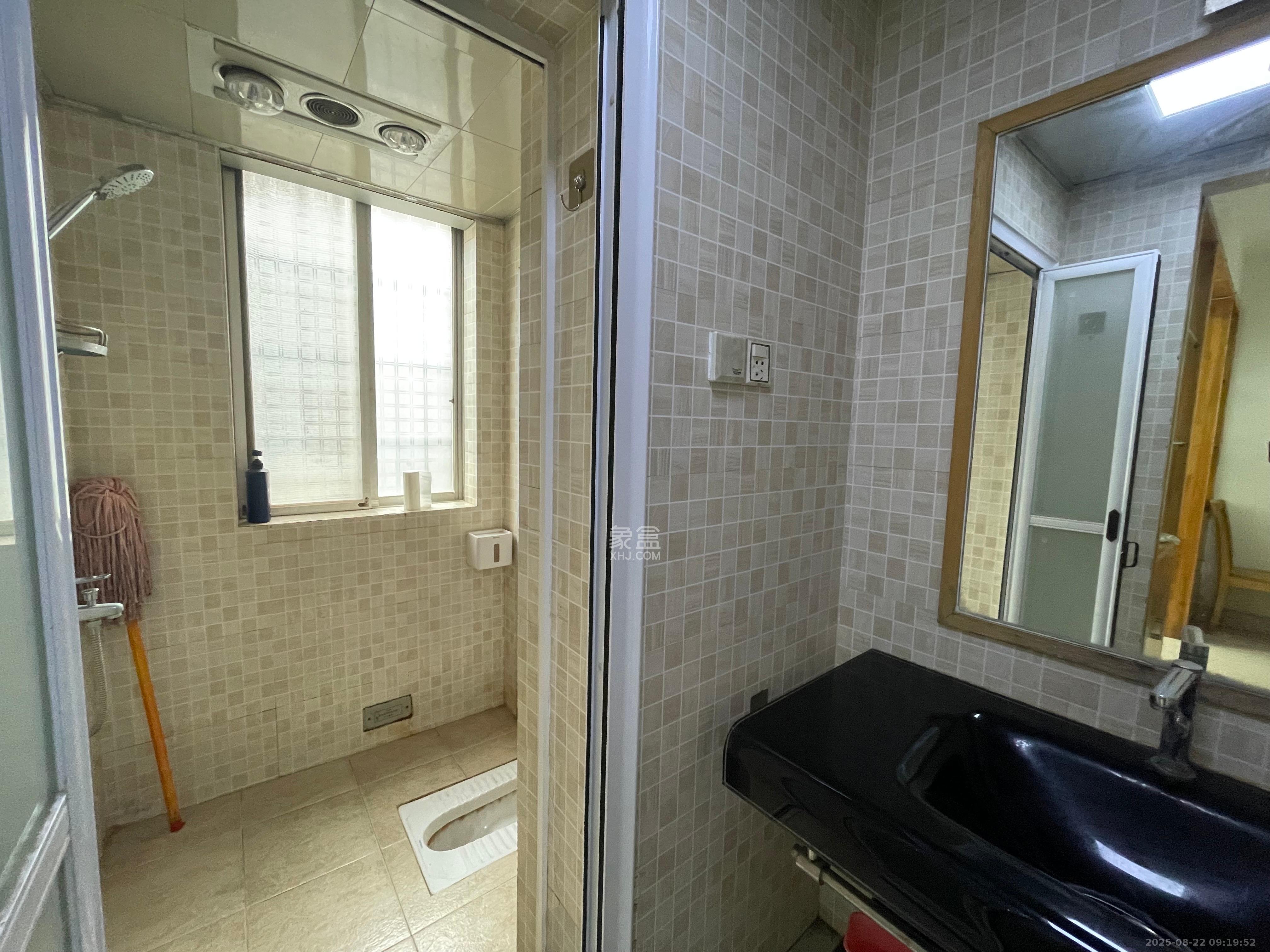 湘绣城 2室2厅1卫 1300.0元/月 湘绣城 2室2厅1卫 1300.0元/月室内图