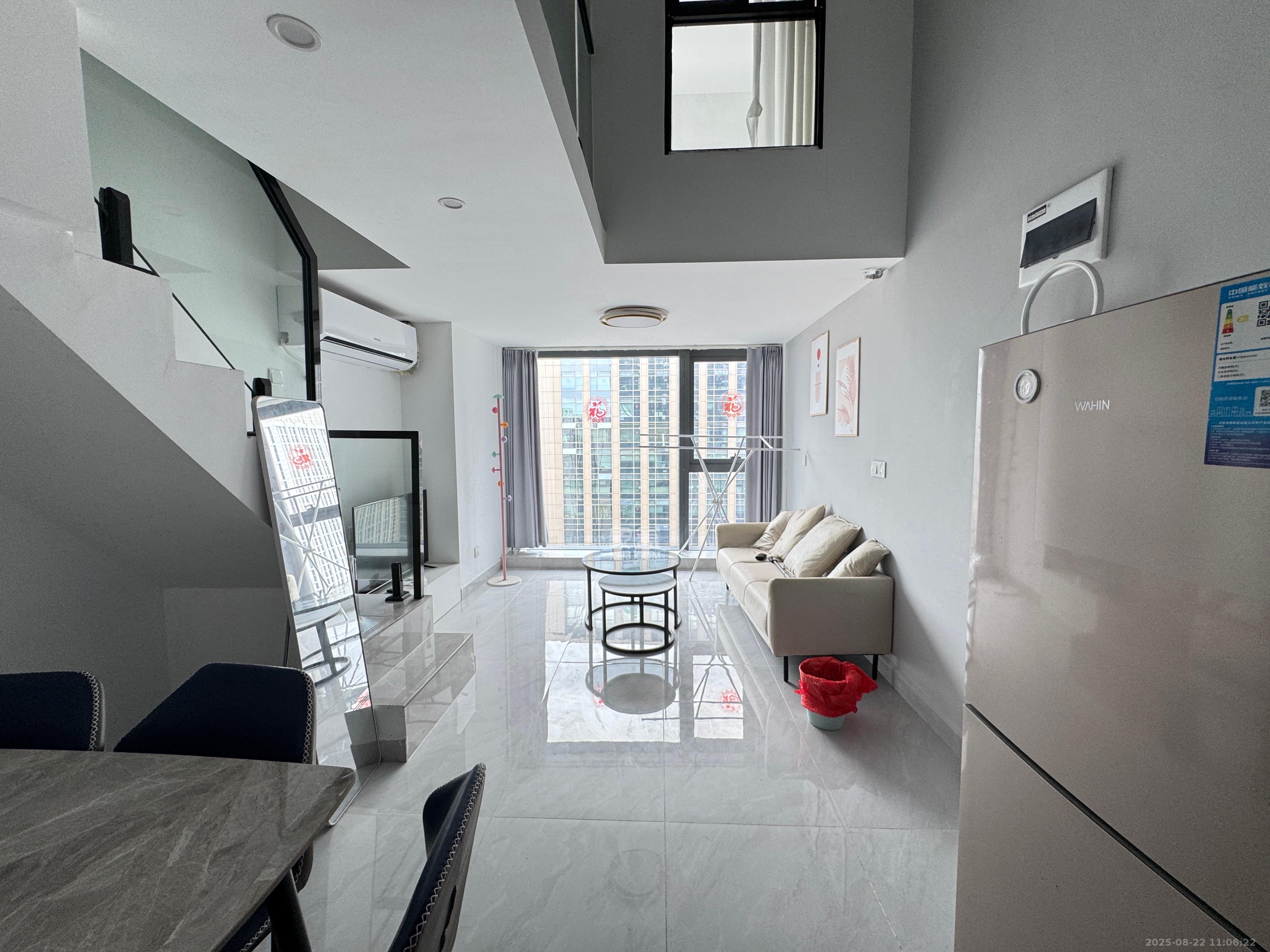 卓越中寰 2室1厅1卫 2500.0元/月 卓越中寰 2室1厅1卫 2500.0元/月室内图