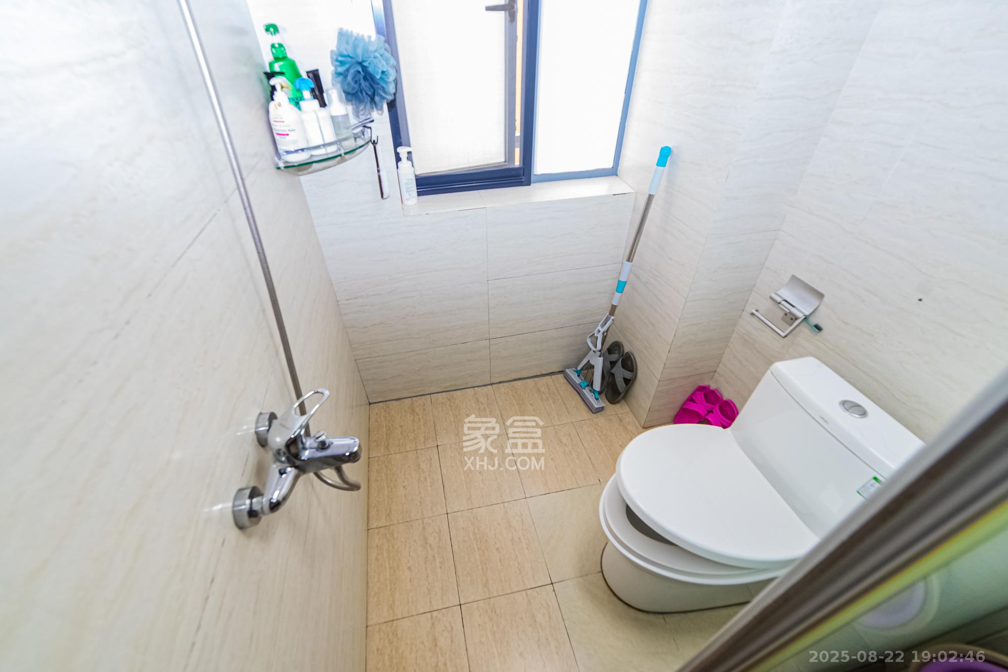 滨江君悦香邸 3室1厅1卫 97.0万 滨江君悦香邸 3室1厅1卫 97.0万卫生间