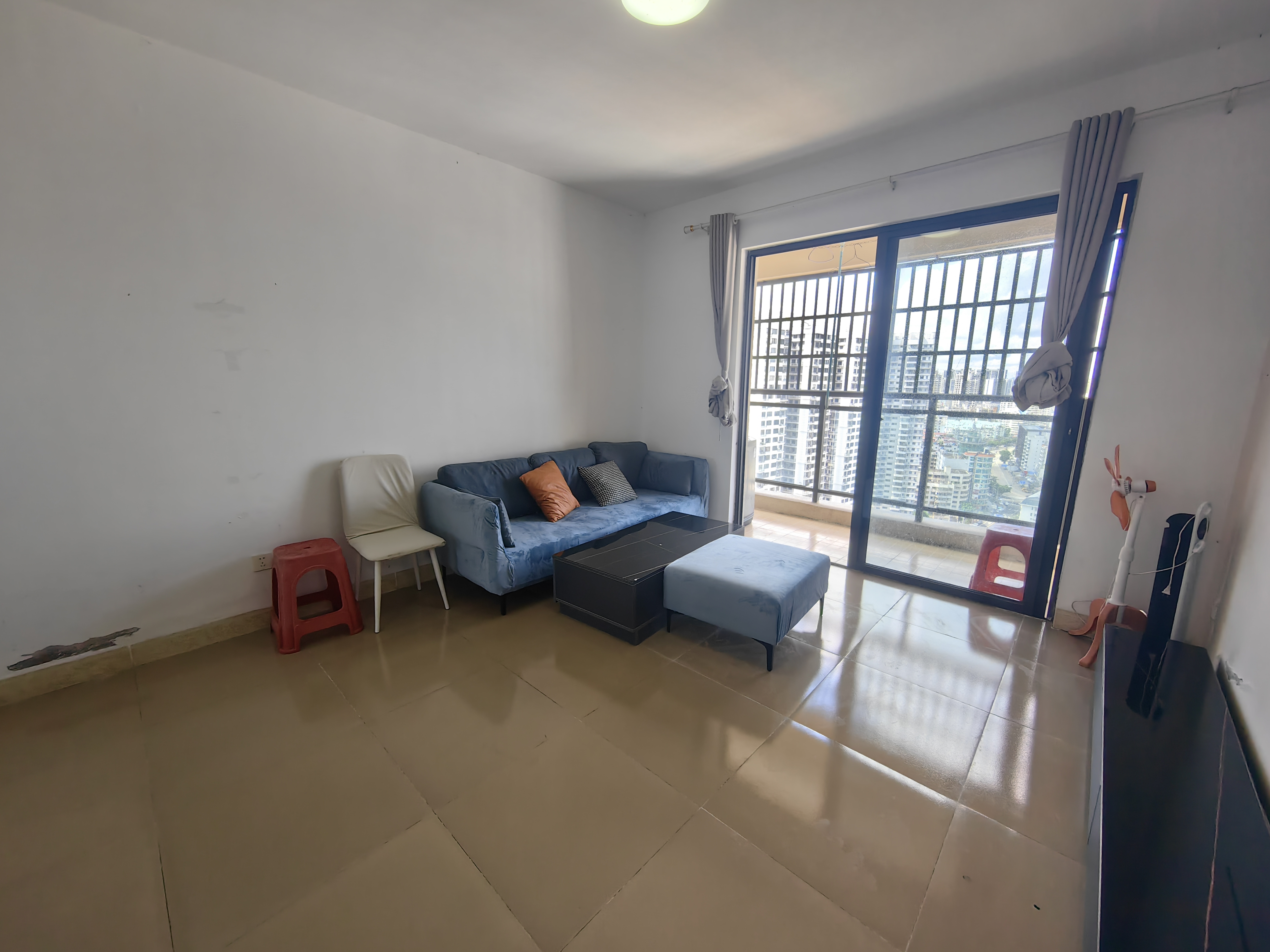 冠盛天泽园 2室2厅1卫 2400.0元/月 冠盛天泽园 2室2厅1卫 2400.0元/月室内图