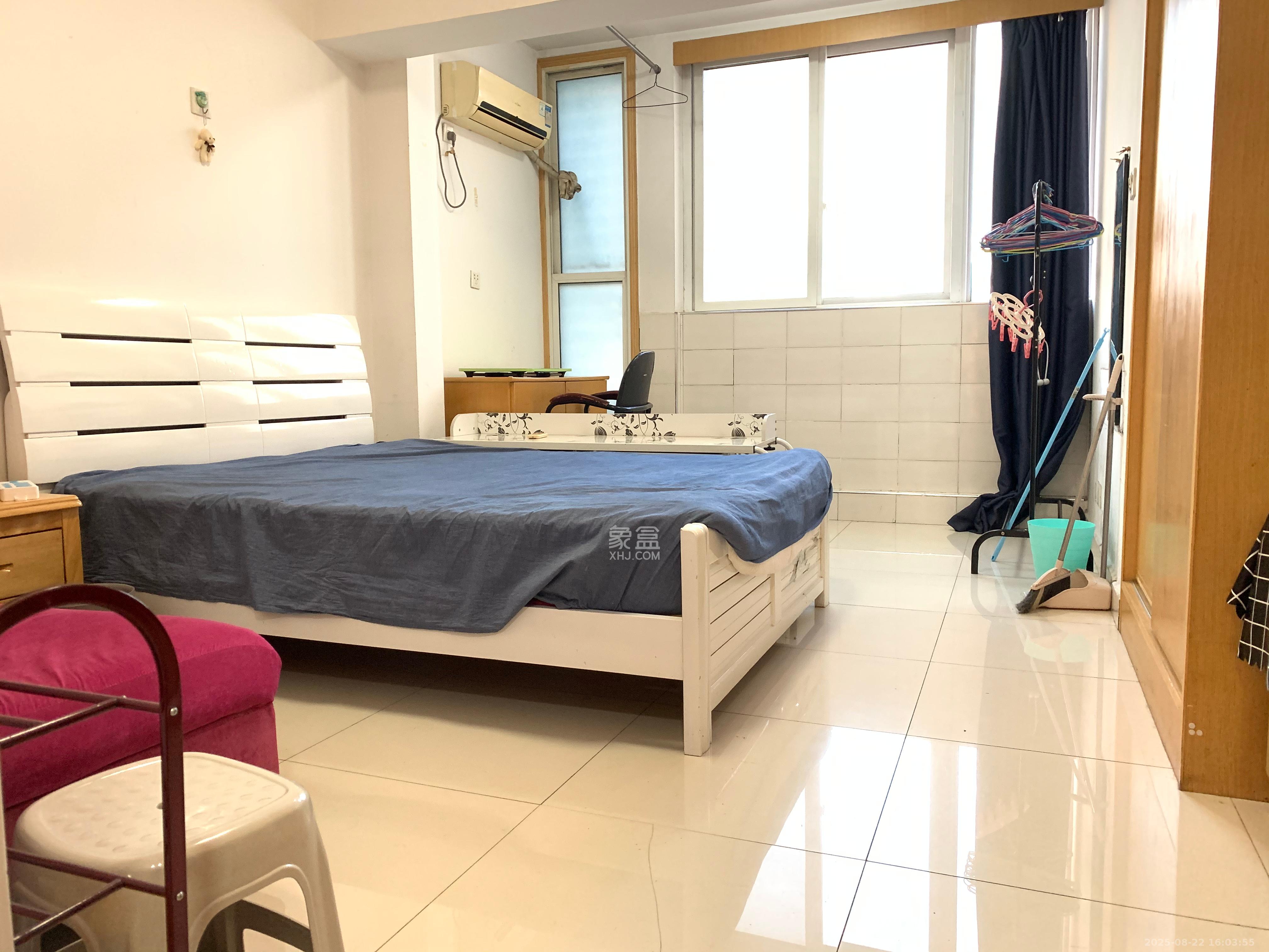 2076至高点 1室1厅1卫 1200.0元/月 2076至高点 1室1厅1卫 1200.0元/月室内图