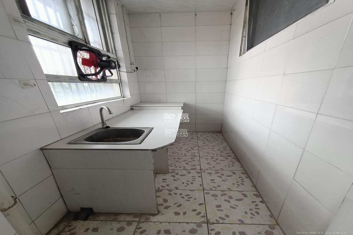 泉塘小区 1室0厅1卫 650.0元/月 泉塘小区 1室0厅1卫 650.0元/月室内图