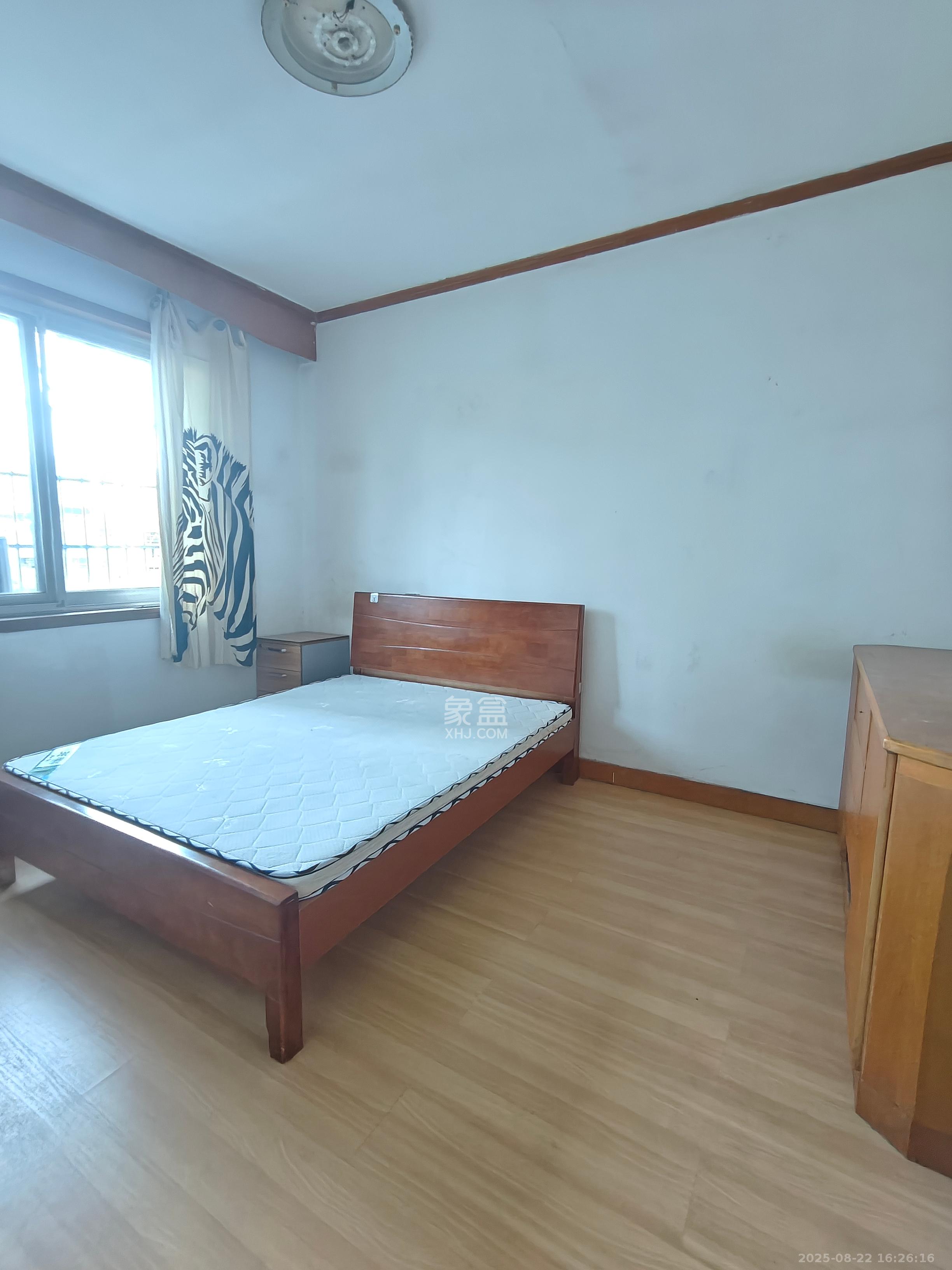 铭园小区  4室1厅1卫   3200.00元/月室内图