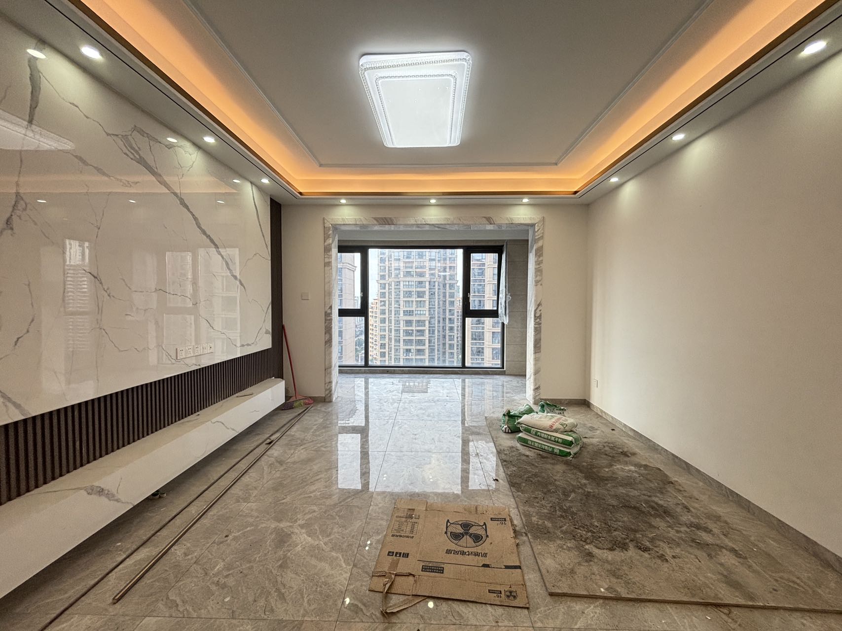 华府蓝湾 4室2厅2卫 230.0万 华府蓝湾 4室2厅2卫 230.0万室内图