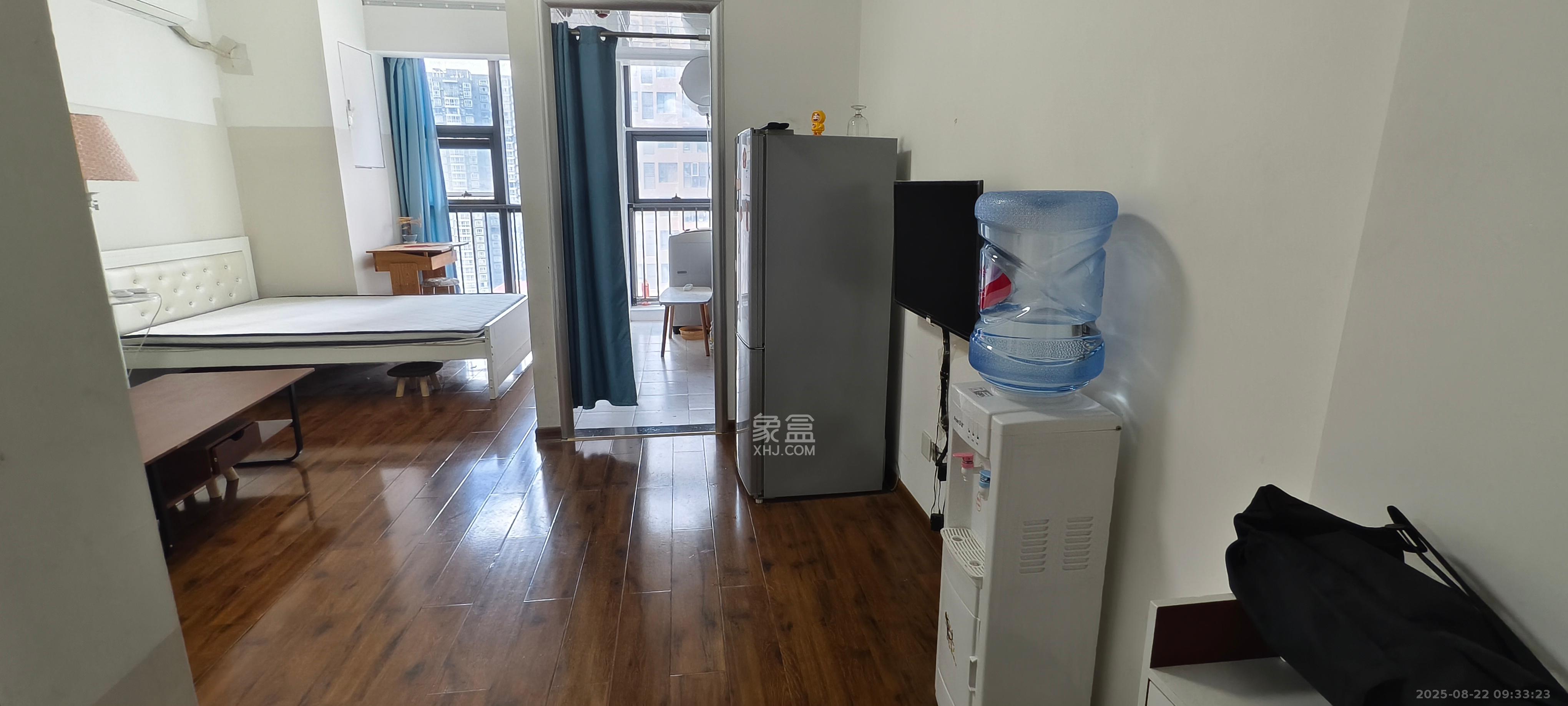 第六都（陆都小区）  1室1厅1卫    1800.0元/月室内图