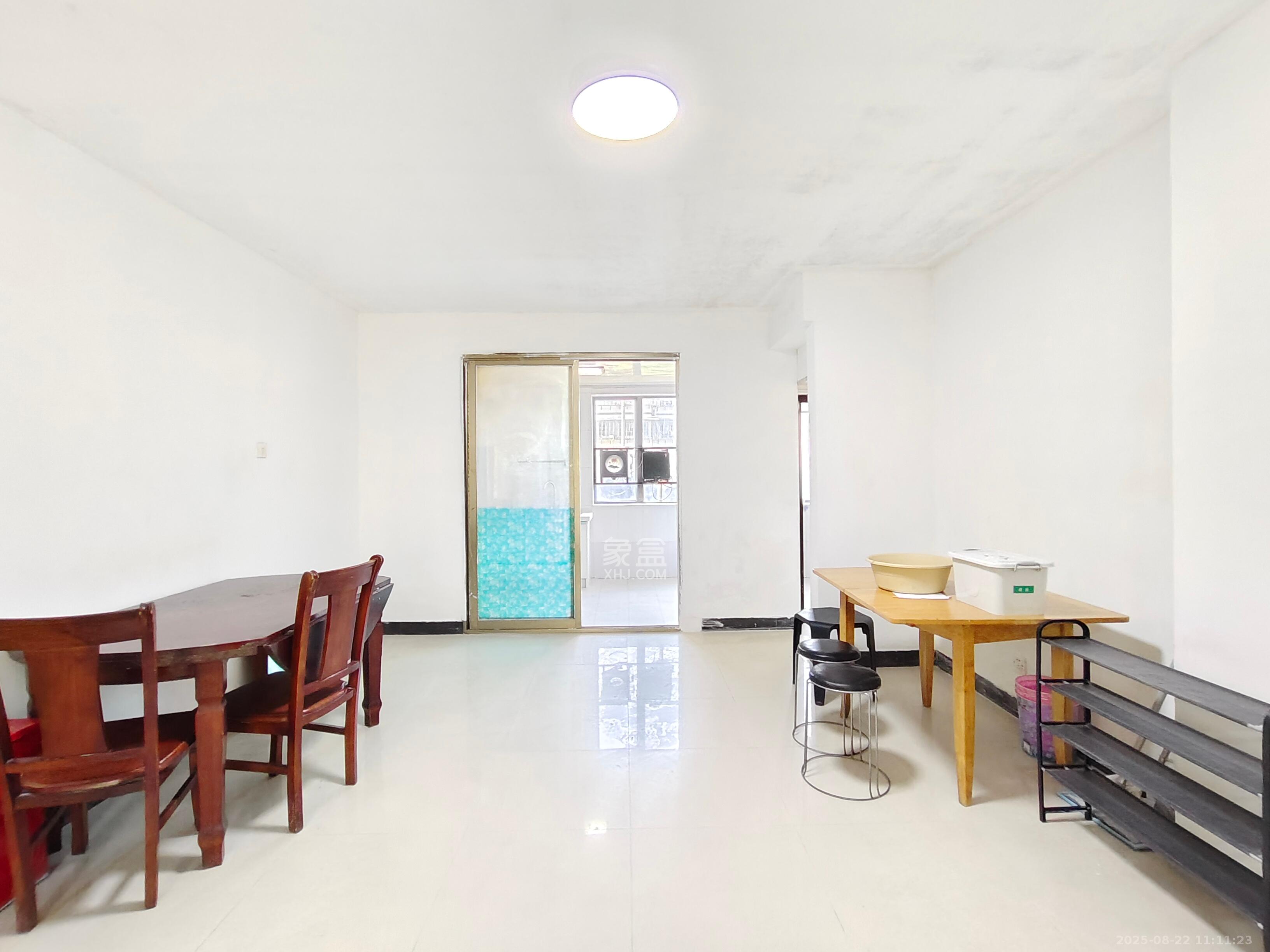 银港水晶城  4室2厅1卫    3200.0元/月 银港水晶城  4室2厅1卫    3200.0元/月室内图