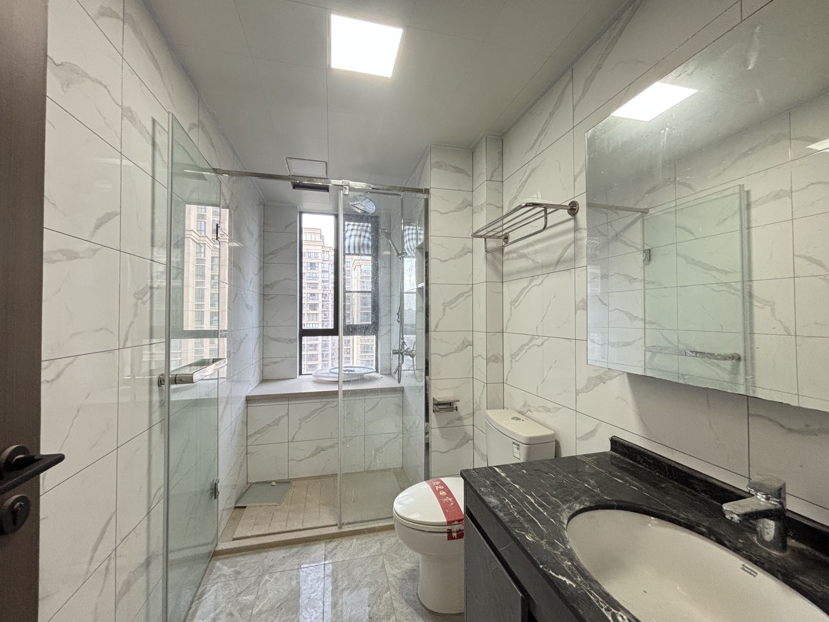 华府蓝湾 4室2厅2卫 230.0万 华府蓝湾 4室2厅2卫 230.0万室内图