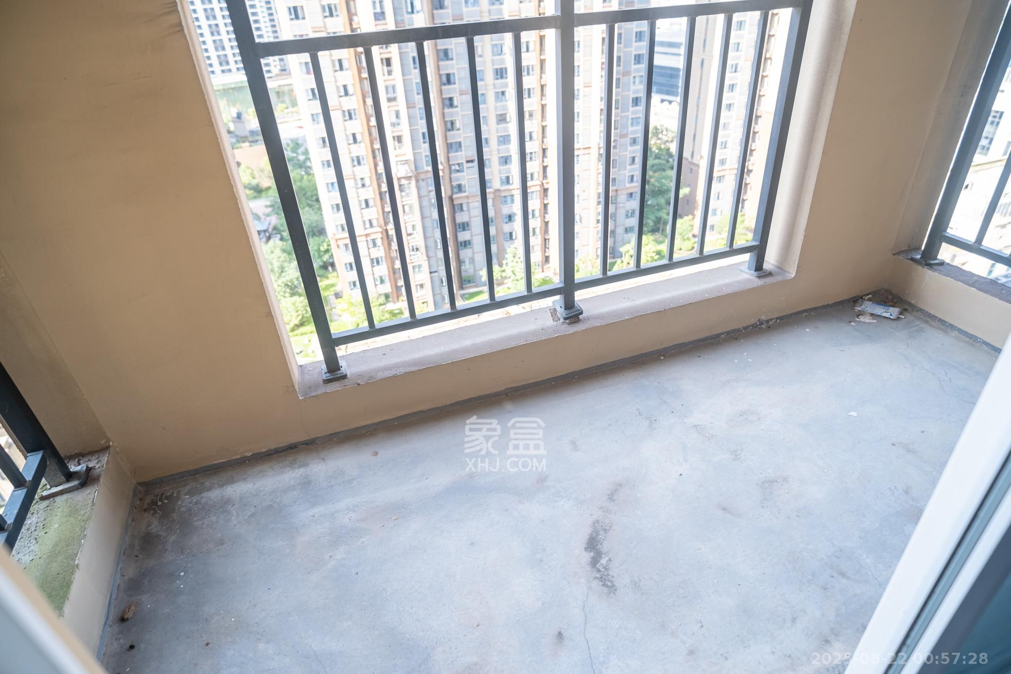 荣盛花语城  4室2厅2卫    79.0万 荣盛花语城  4室2厅2卫    79.0万阳台