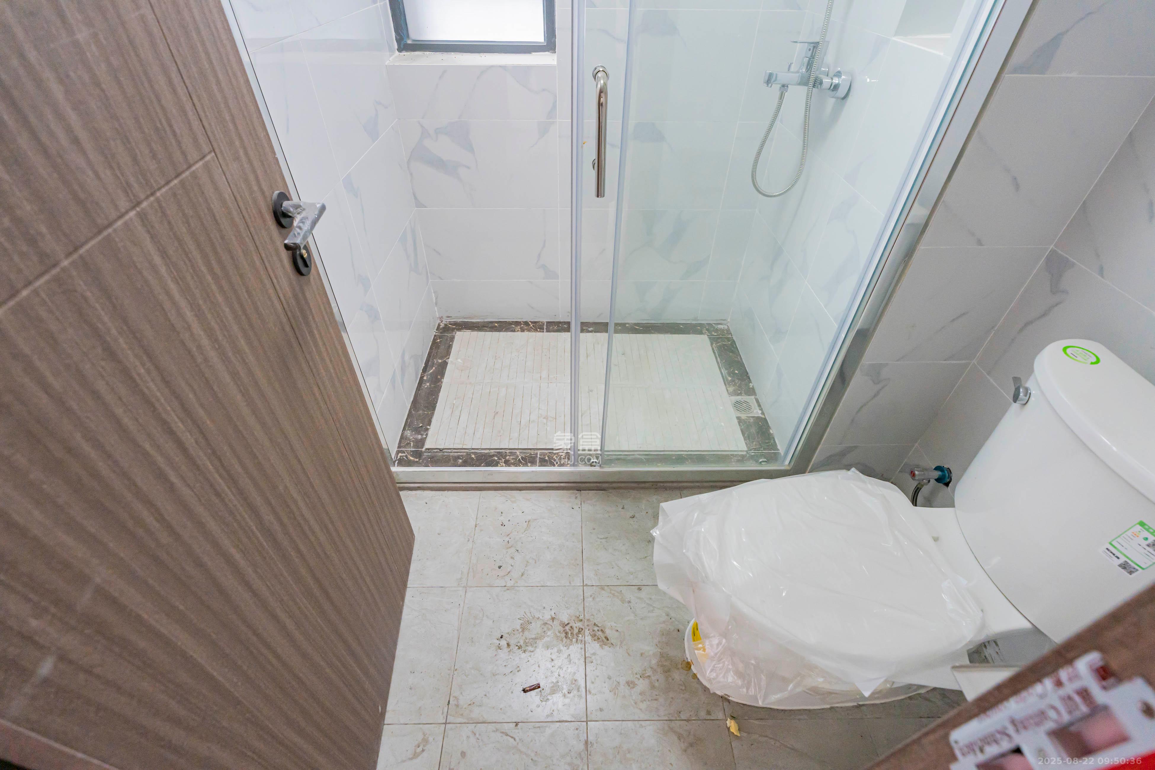 绿地V岛 3室2厅2卫 3800.0元/月 绿地V岛 3室2厅2卫 3800.0元/月室内图