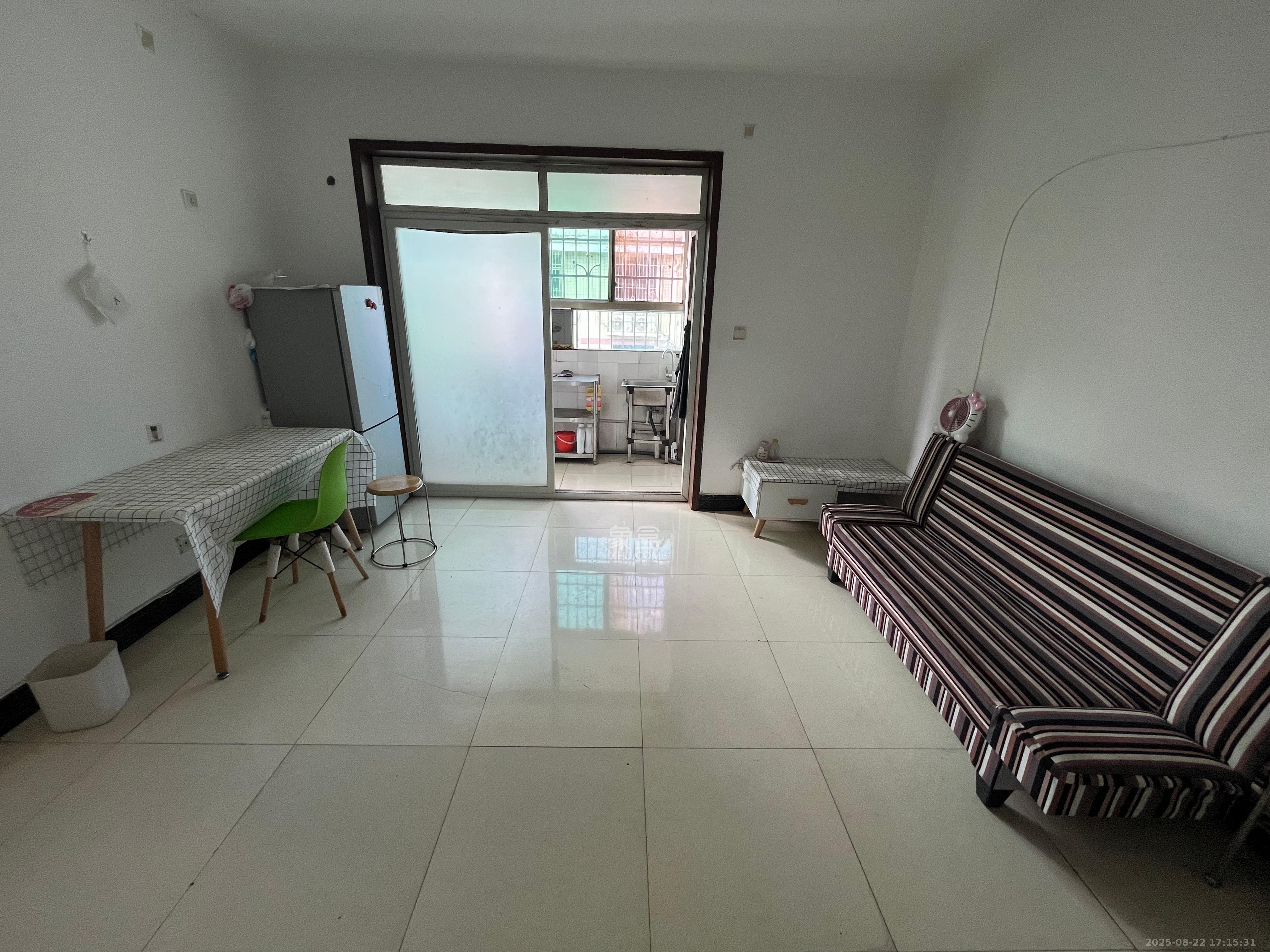 裕民小区 1室1厅1卫 1100.0元/月 裕民小区 1室1厅1卫 1100.0元/月室内图