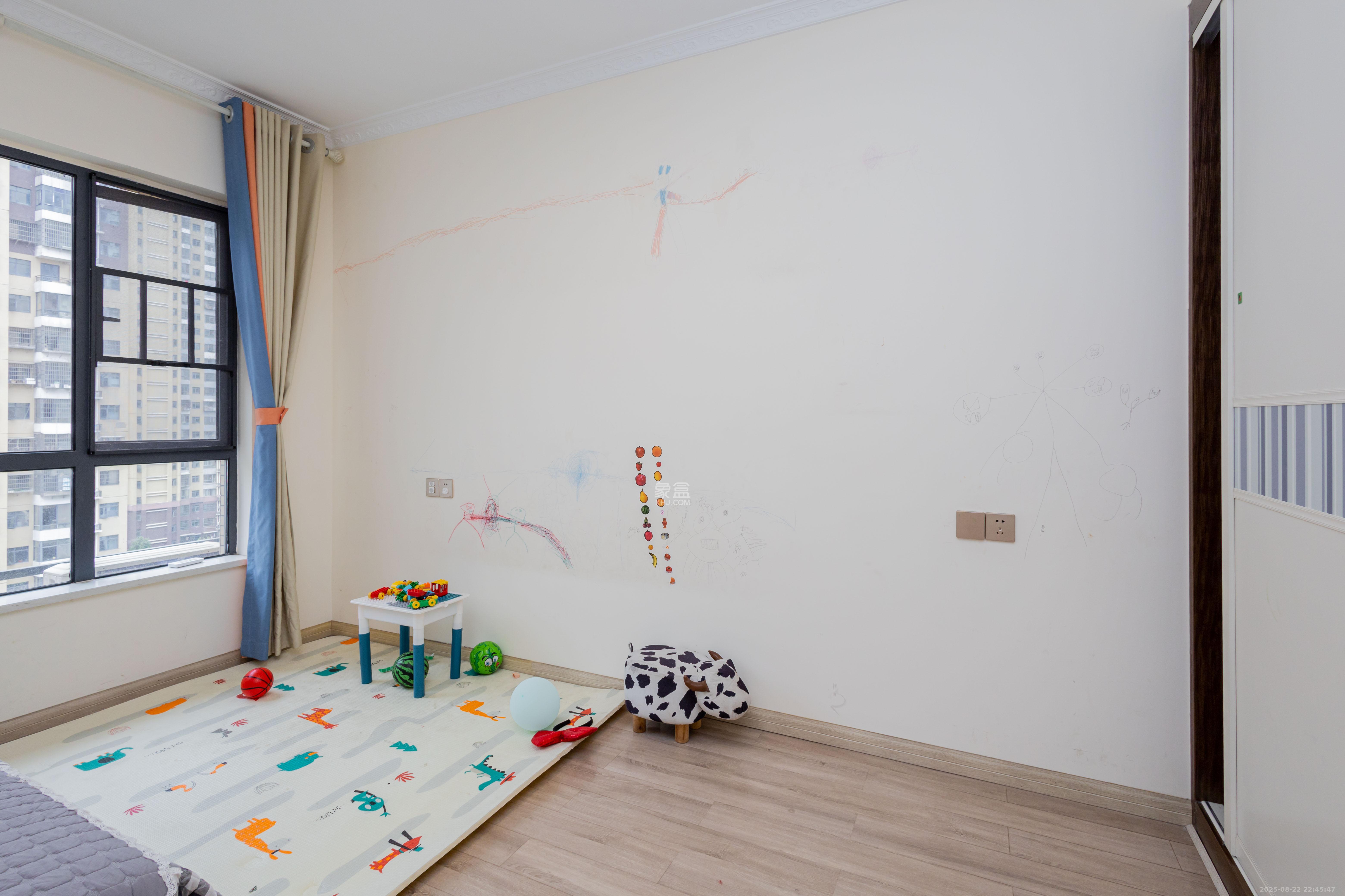 中国铁建国际城二期 4室2厅2卫 86.8万 中国铁建国际城二期 4室2厅2卫 86.8万卧室