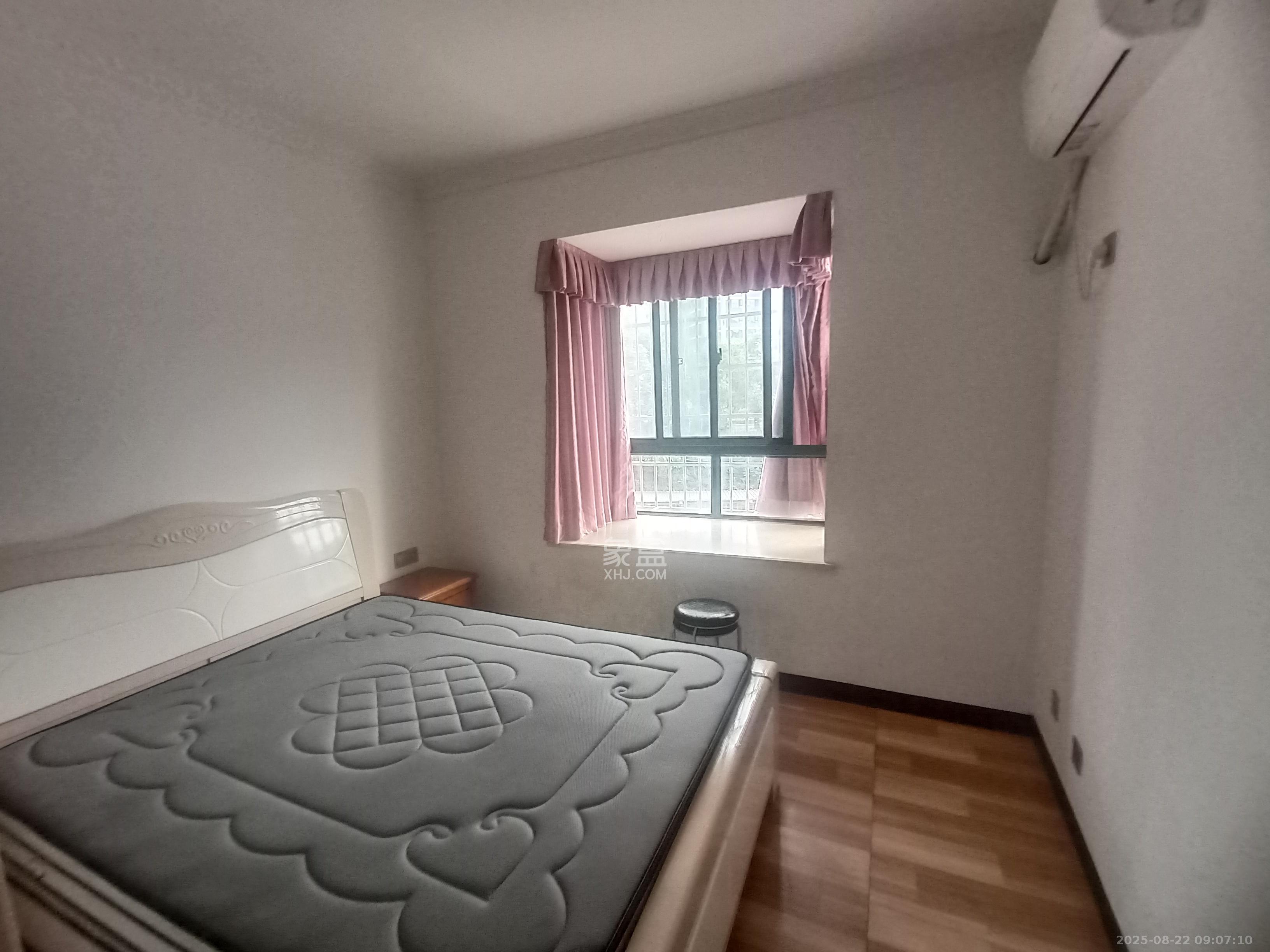 岳鞍阁小区  3室2厅1卫    2400.0元/月 岳鞍阁小区  3室2厅1卫    2400.0元/月室内图