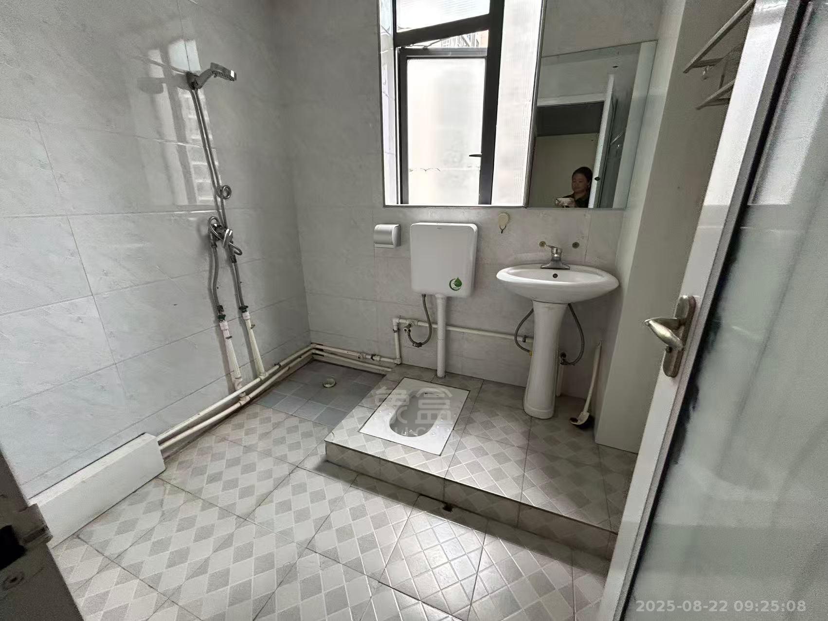 庐山春天早安华晨 3室2厅2卫 1800.0元/月 庐山春天早安华晨 3室2厅2卫 1800.0元/月室内图