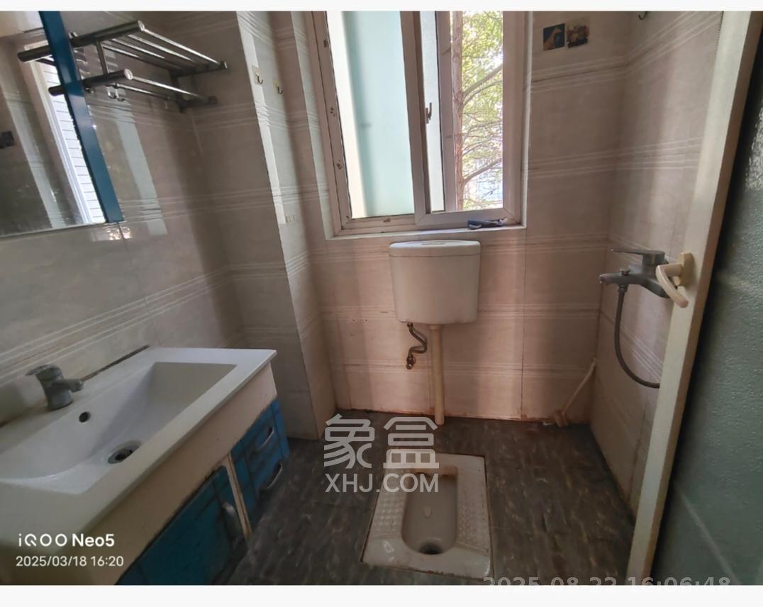 鄱阳小区 3室2厅1卫 1400.0元/月 鄱阳小区 3室2厅1卫 1400.0元/月室内图