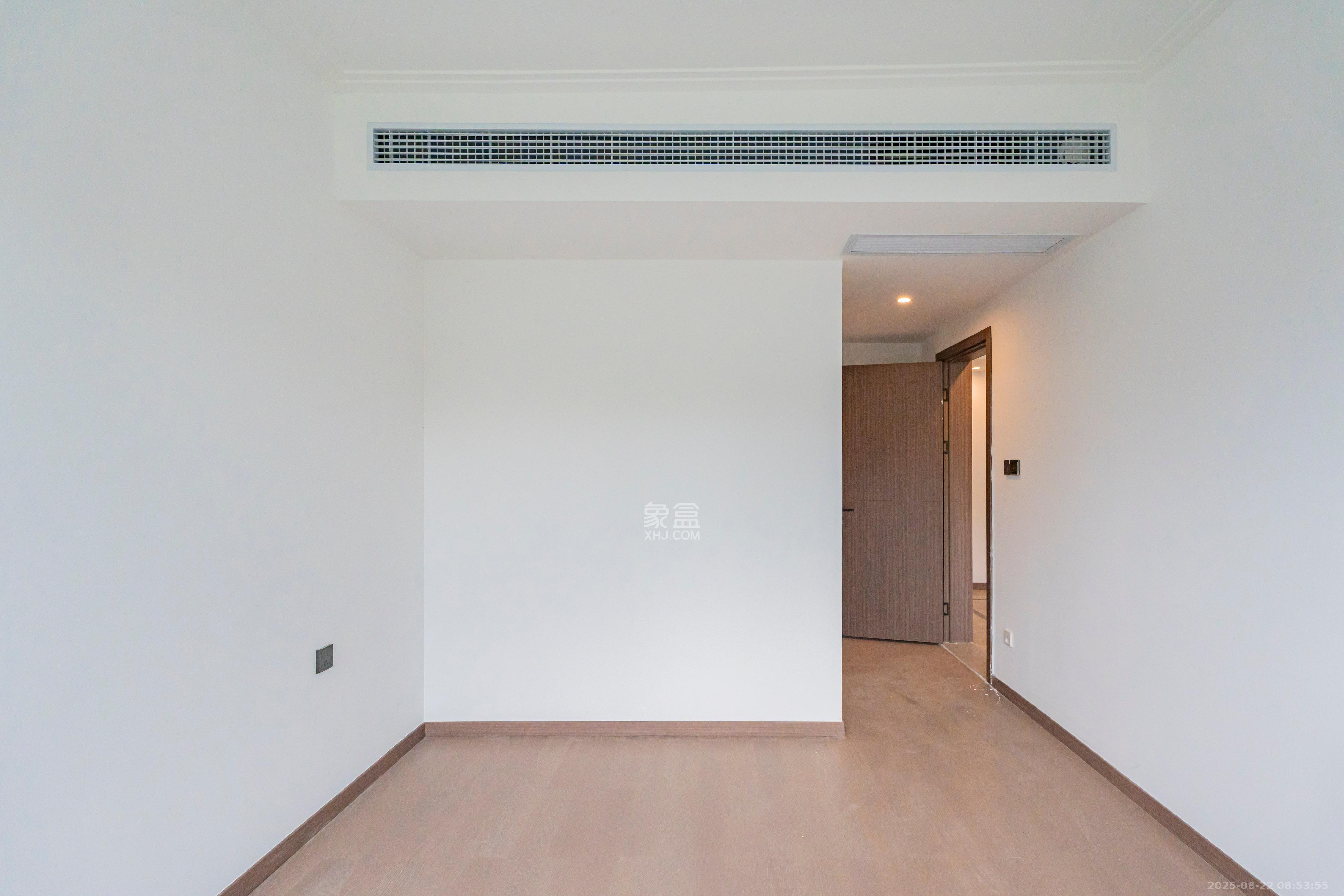 绿地V岛  3室2厅2卫   3500.00元/月室内图