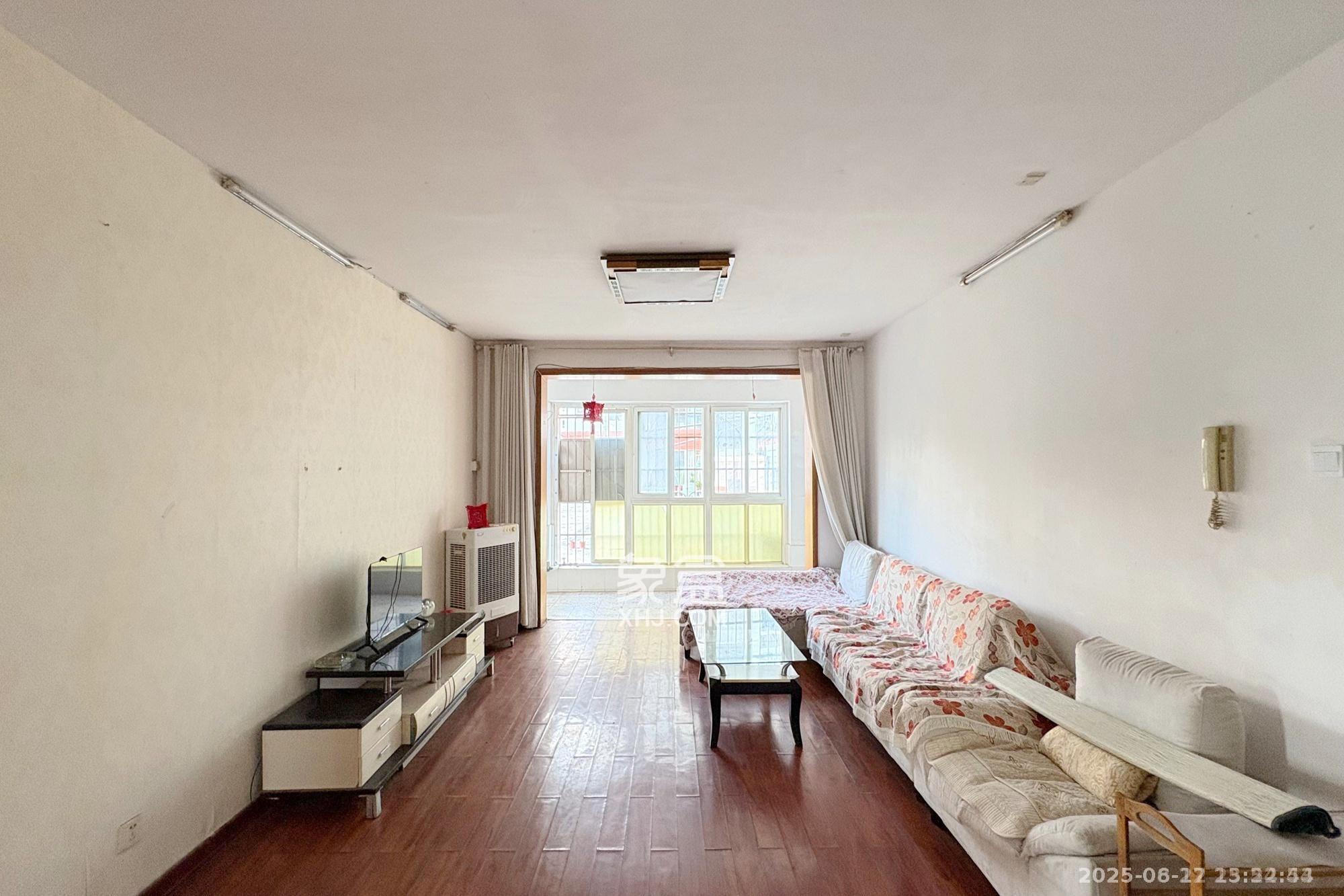 佳天雅苑 3室2厅2卫 2000.0元/月 佳天雅苑 3室2厅2卫 2000.0元/月室内图