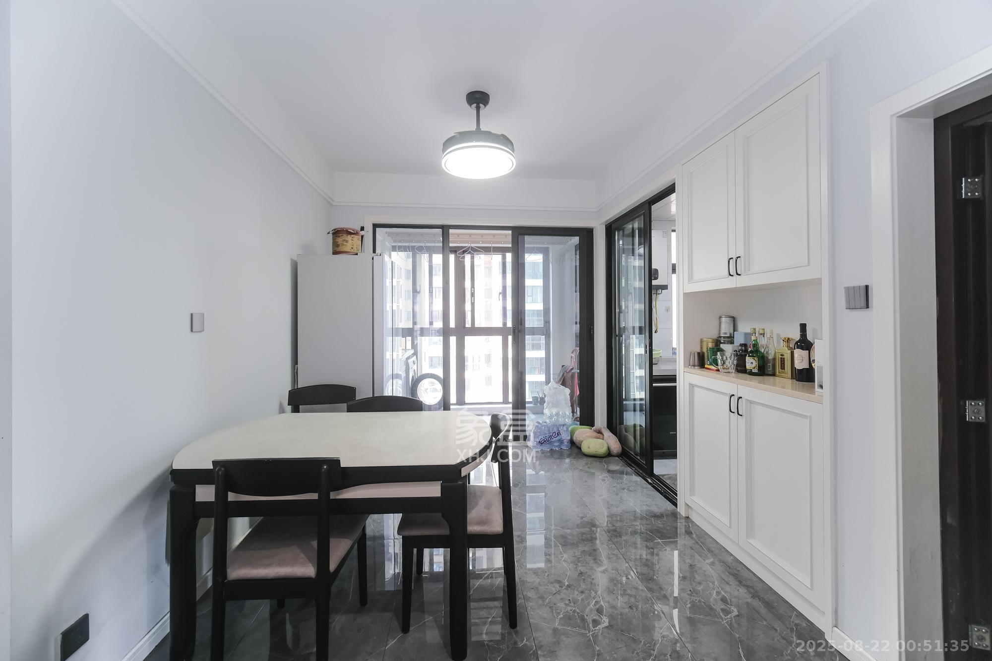 星雅美辰  3室2厅2卫    115.0万客厅