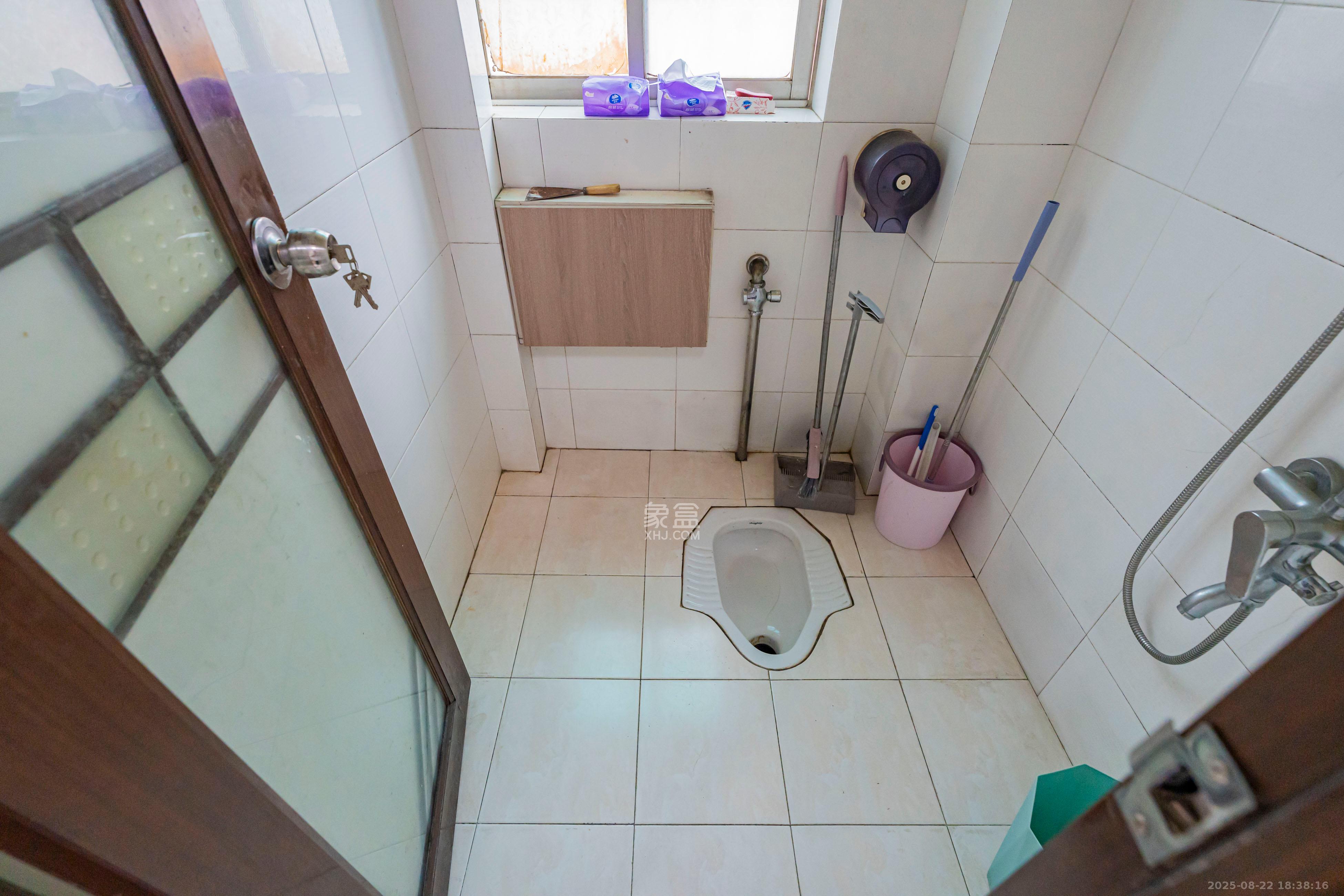 富湘园  3室2厅1卫    125.0万 富湘园  3室2厅1卫    125.0万卫生间