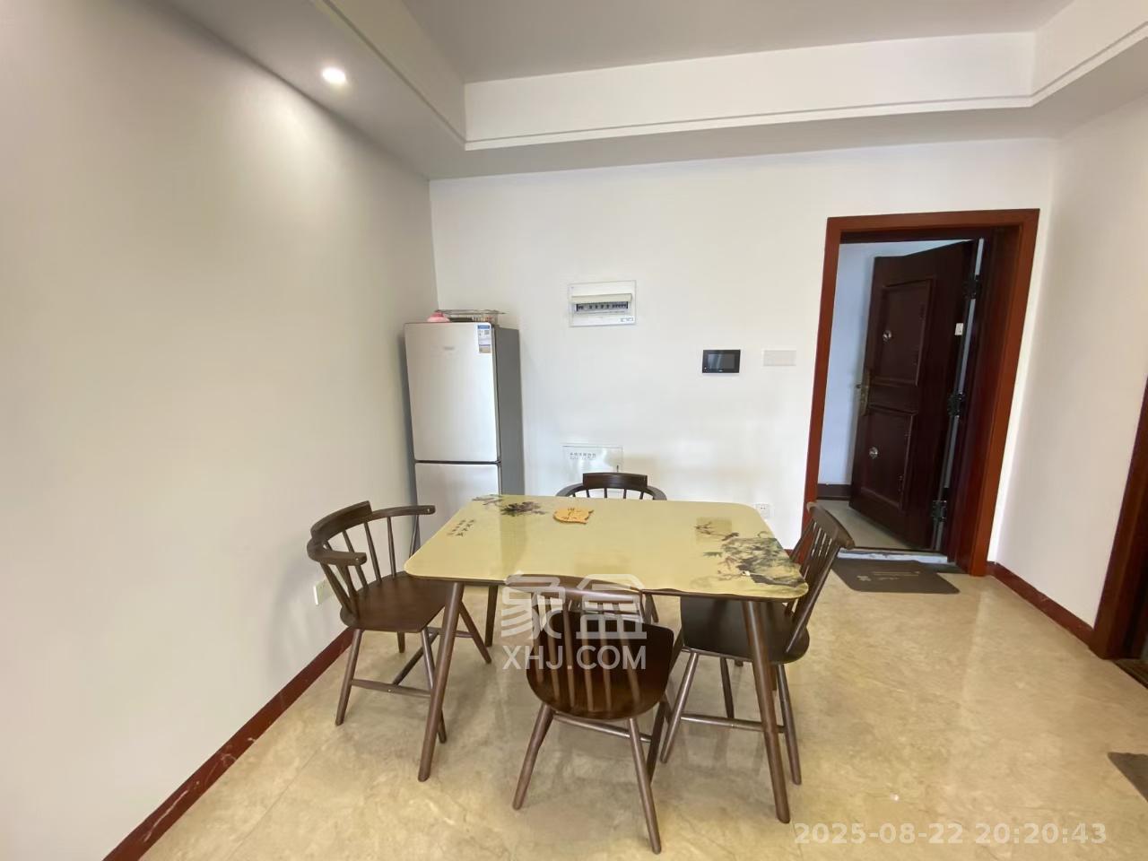 盛景谷山里 2室2厅1卫 2300.0元/月 盛景谷山里 2室2厅1卫 2300.0元/月室内图