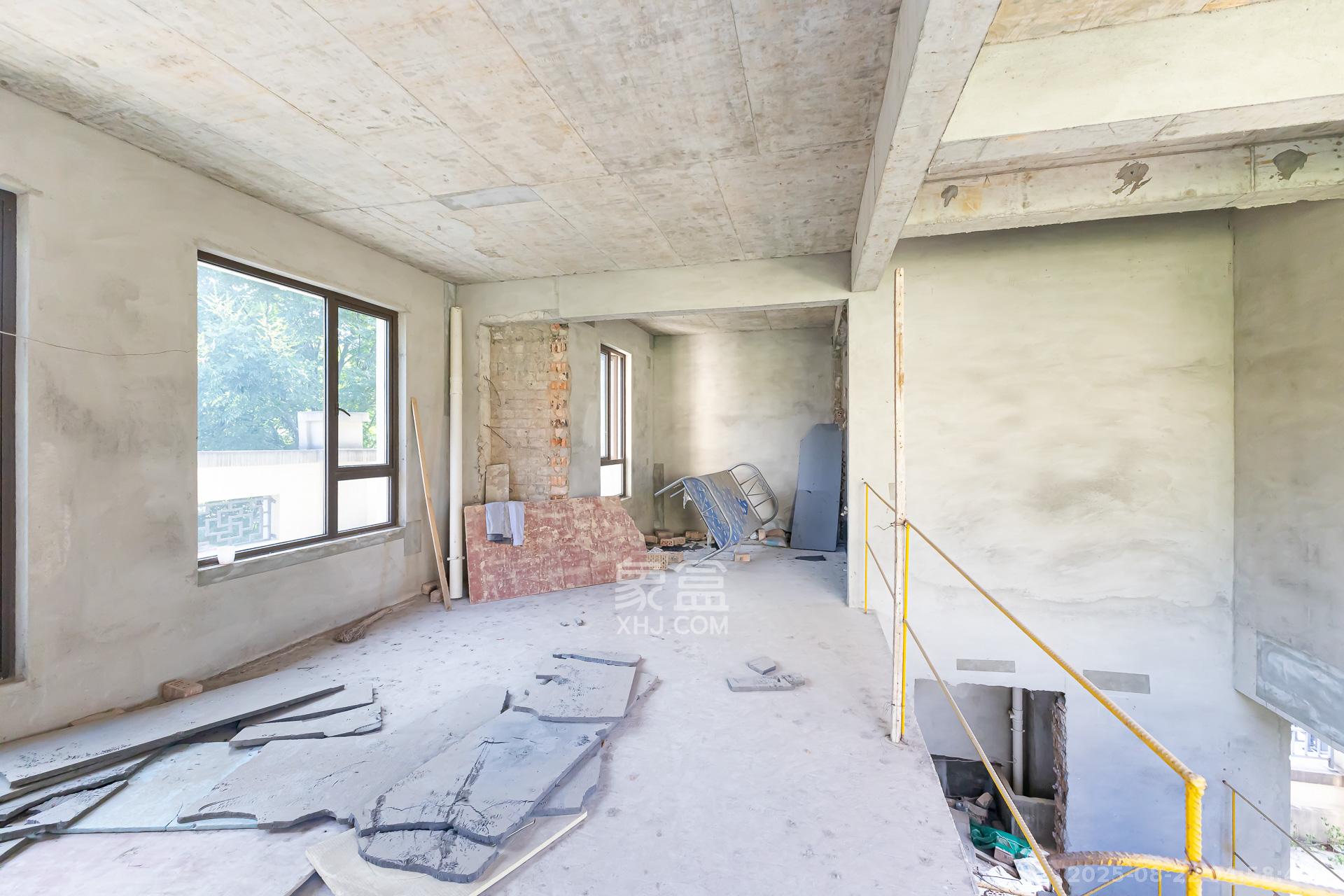 龙湖璟宸原著(龙湖紫宸) 6室2厅4卫 680.0万 龙湖璟宸原著(龙湖紫宸) 6室2厅4卫 680.0万卧室