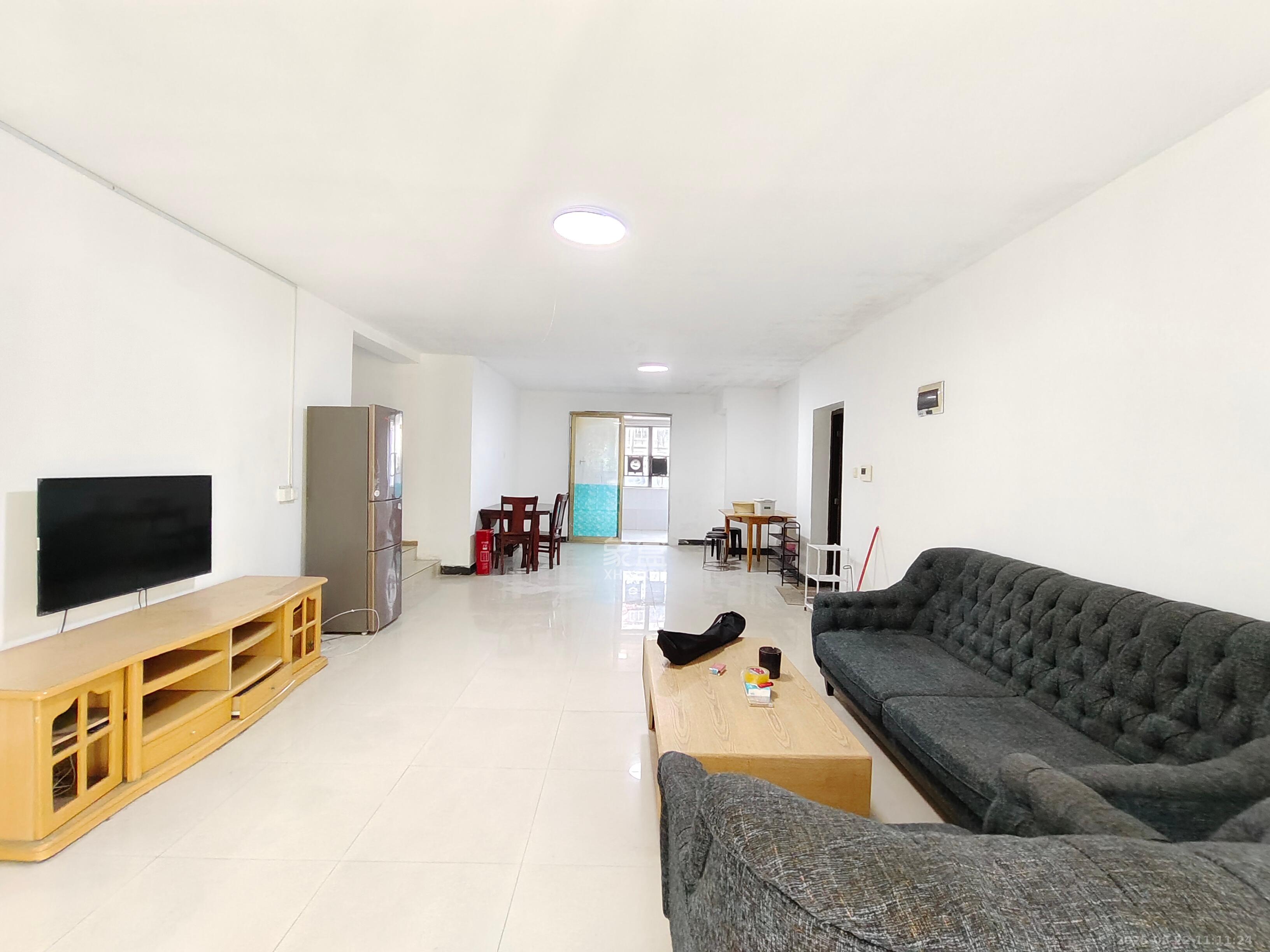 银港水晶城  4室2厅1卫    3200.0元/月 银港水晶城  4室2厅1卫    3200.0元/月室内图