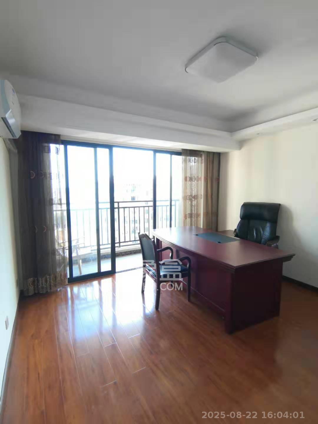 中建芙蓉嘉苑  4室2厅2卫    2600.0元/月室内图