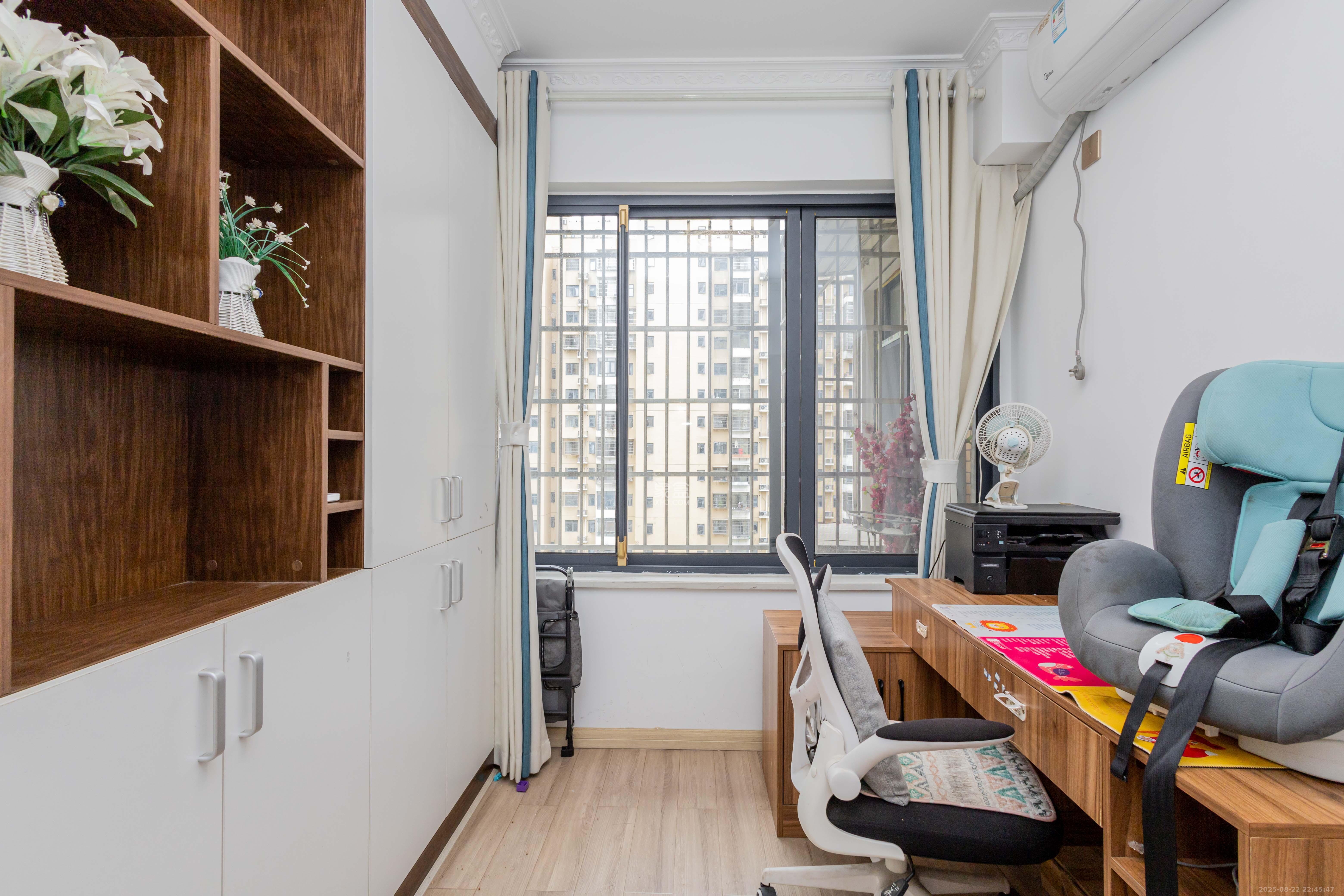 中国铁建国际城二期  4室2厅2卫    86.8万卧室