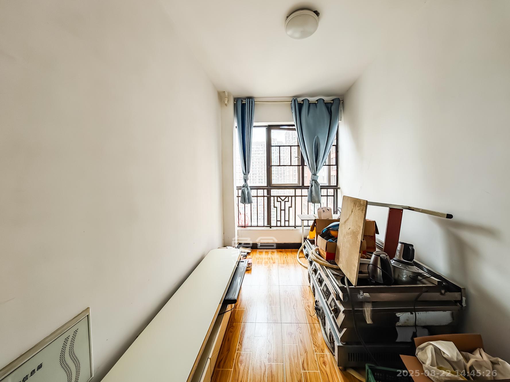 绿地海外滩一期  3室2厅2卫    62.0万 绿地海外滩一期  3室2厅2卫    62.0万卧室