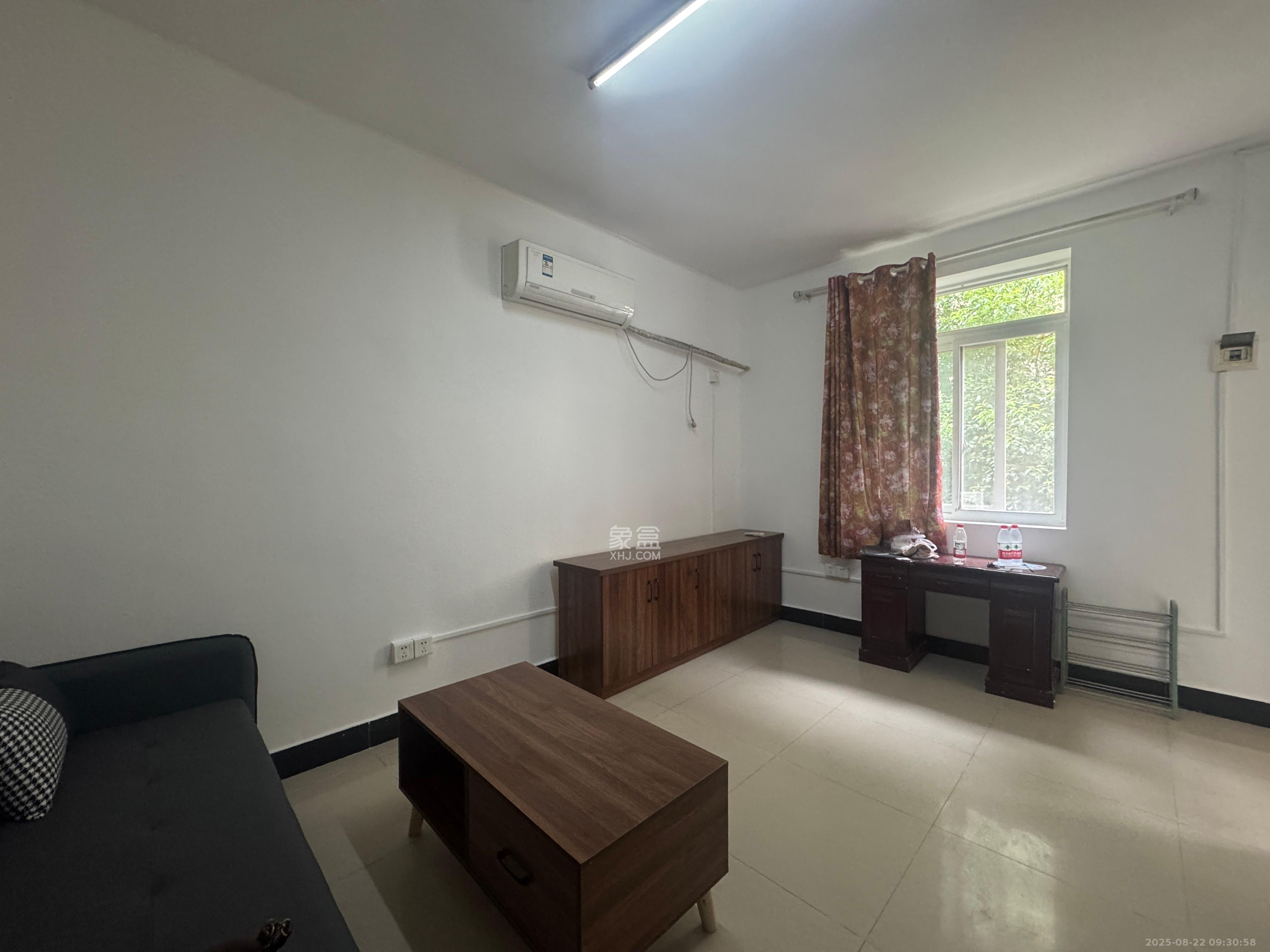 长勘小区  1室1厅1卫    1400.0元/月室内图